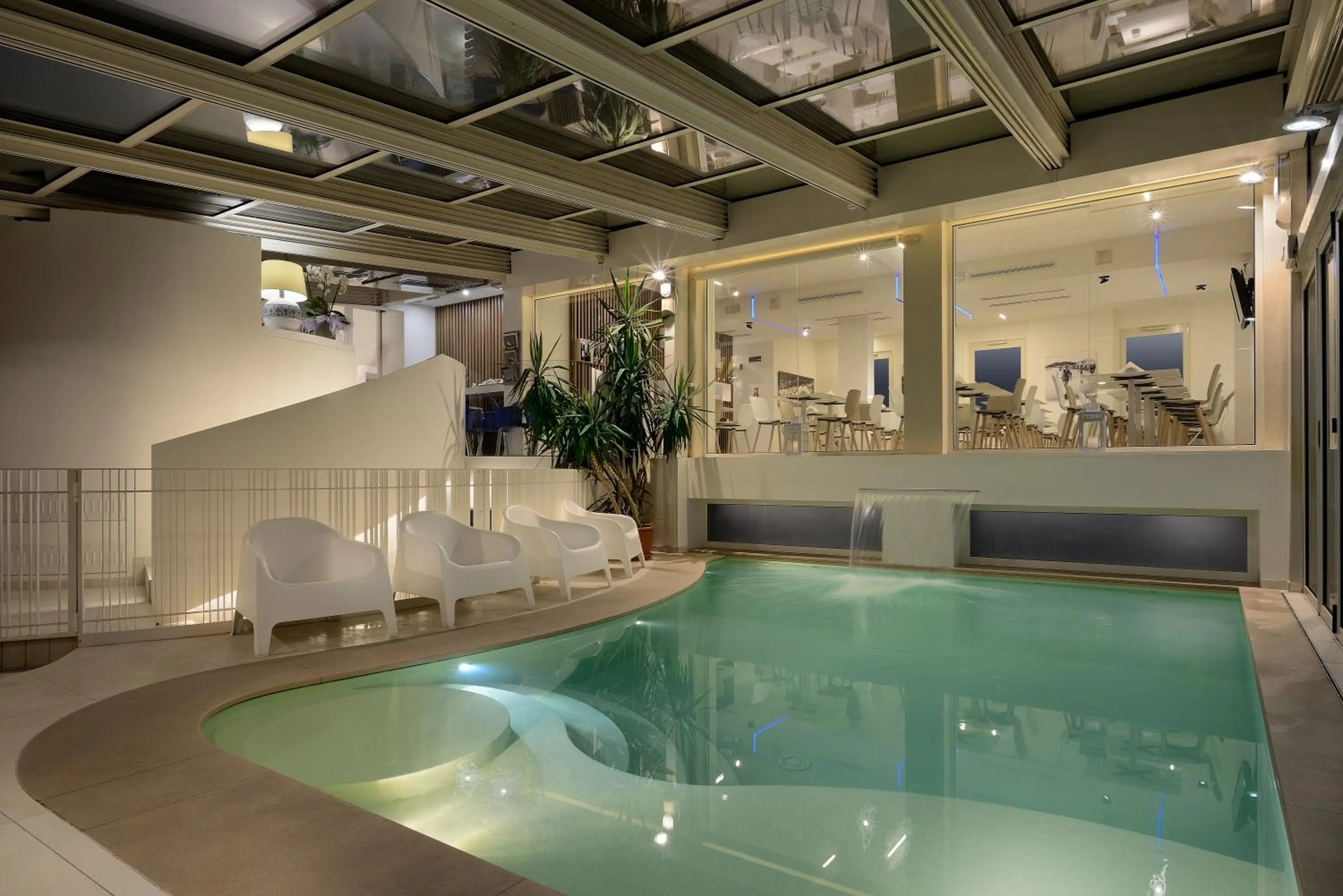 Swimming pool in Hotel Romagna