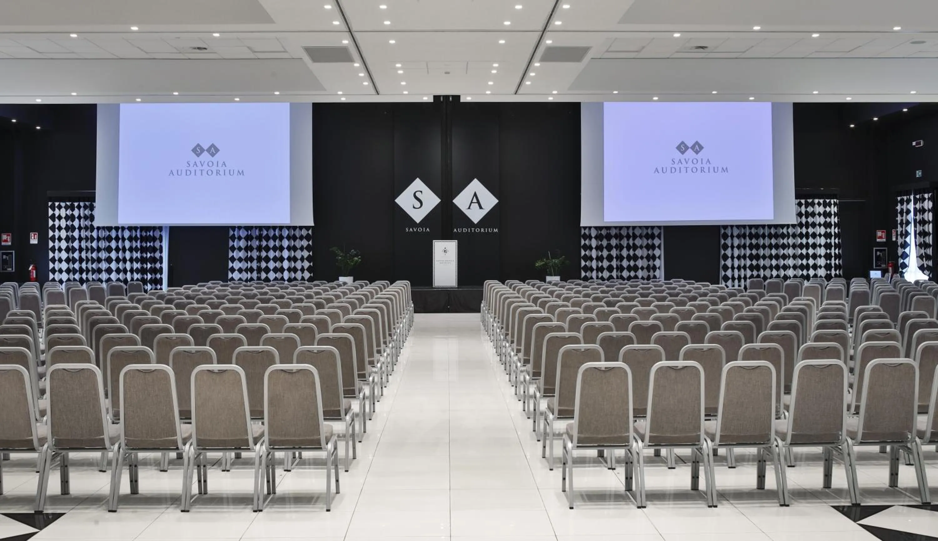 Meeting/conference room in Savoia Hotel Regency