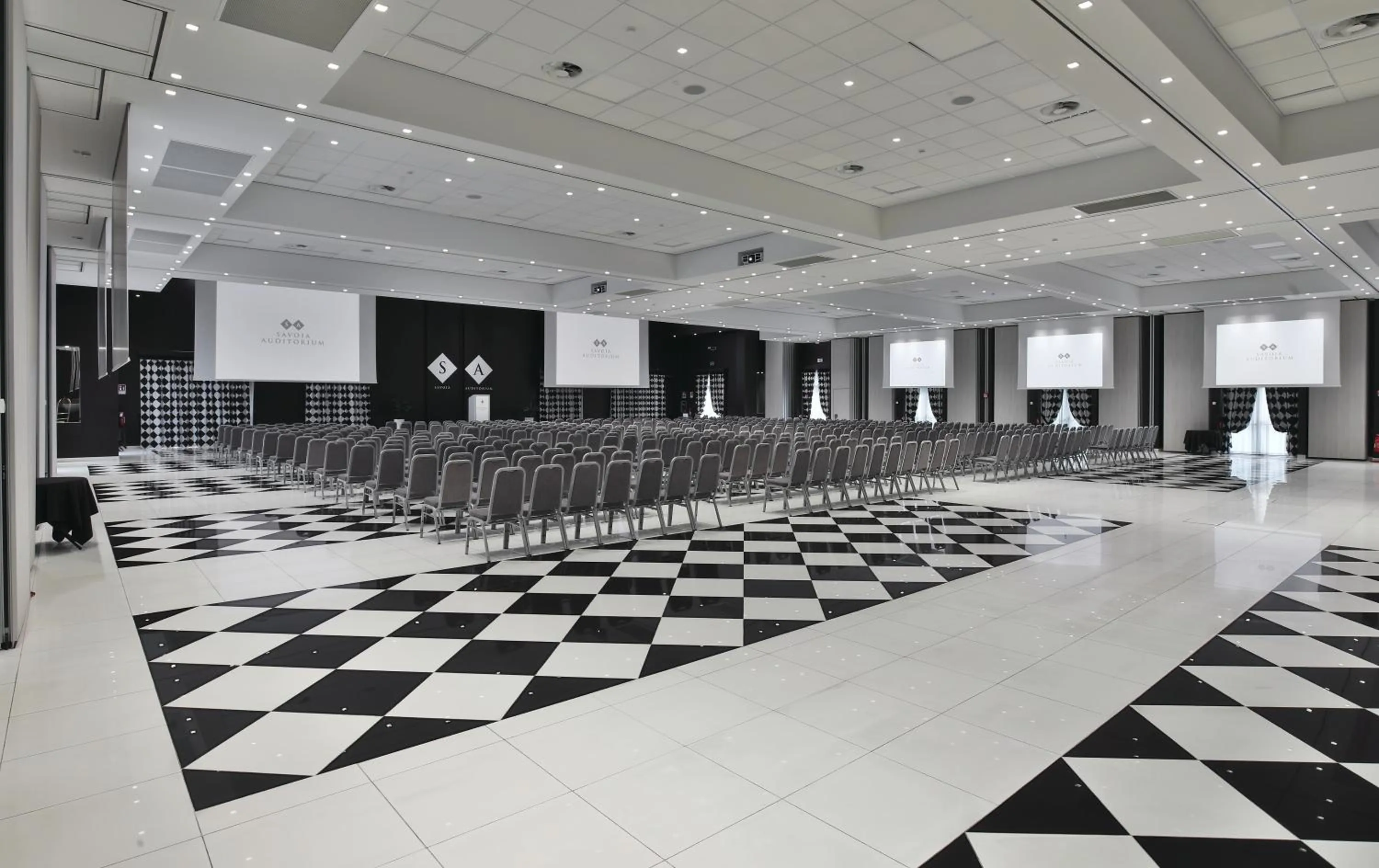 Meeting/conference room in Savoia Hotel Regency