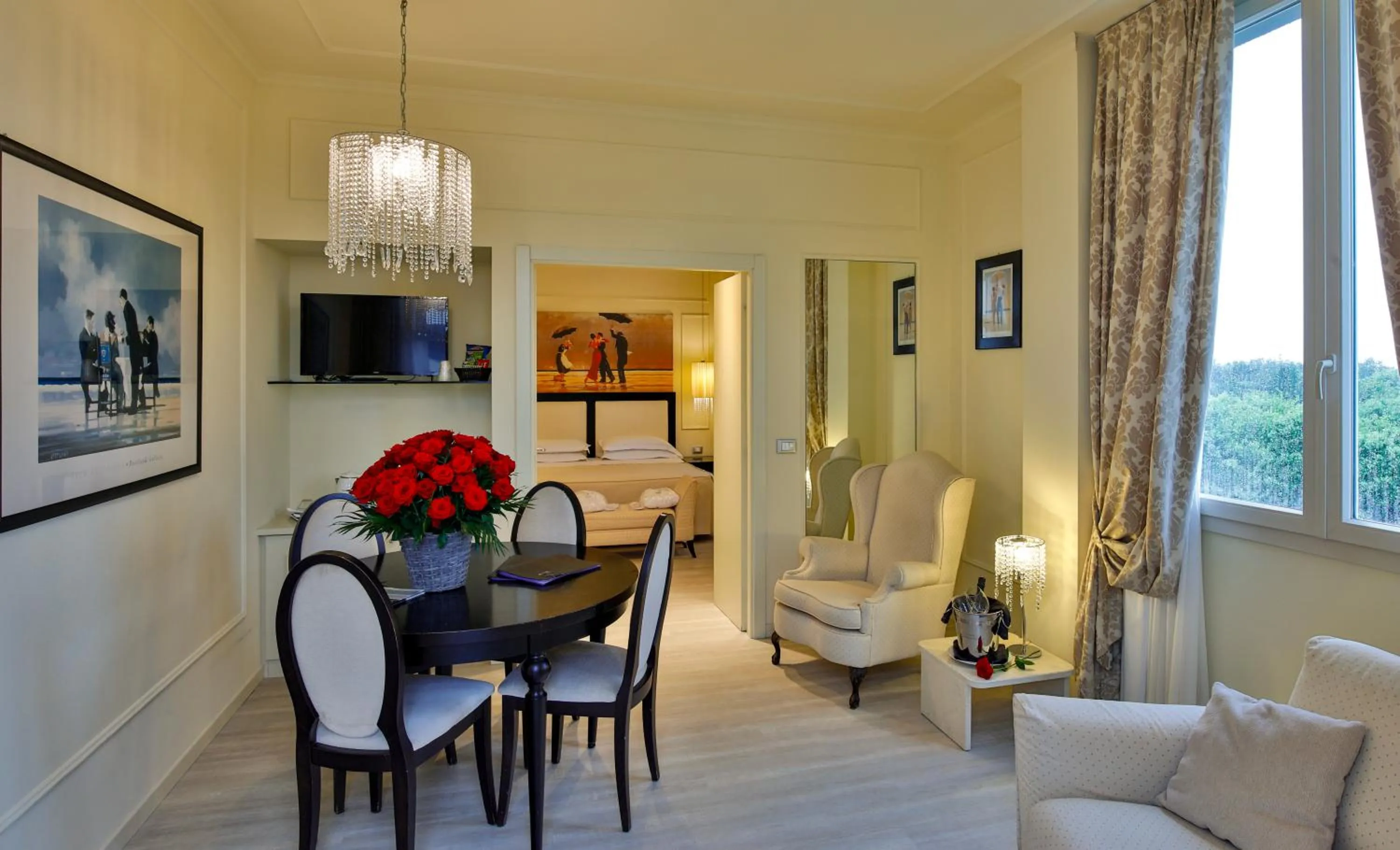 Communal lounge/ TV room in Savoia Hotel Regency