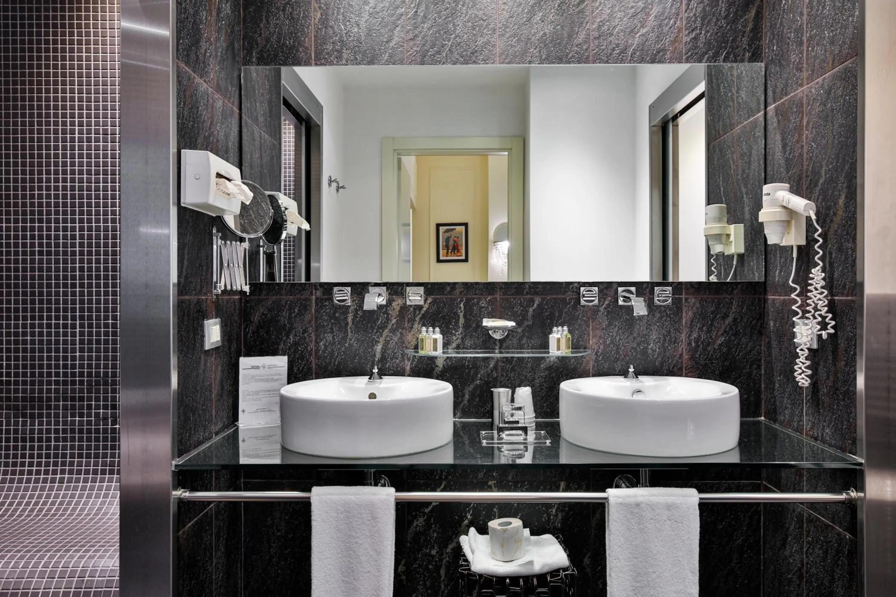 Bathroom in Savoia Hotel Regency