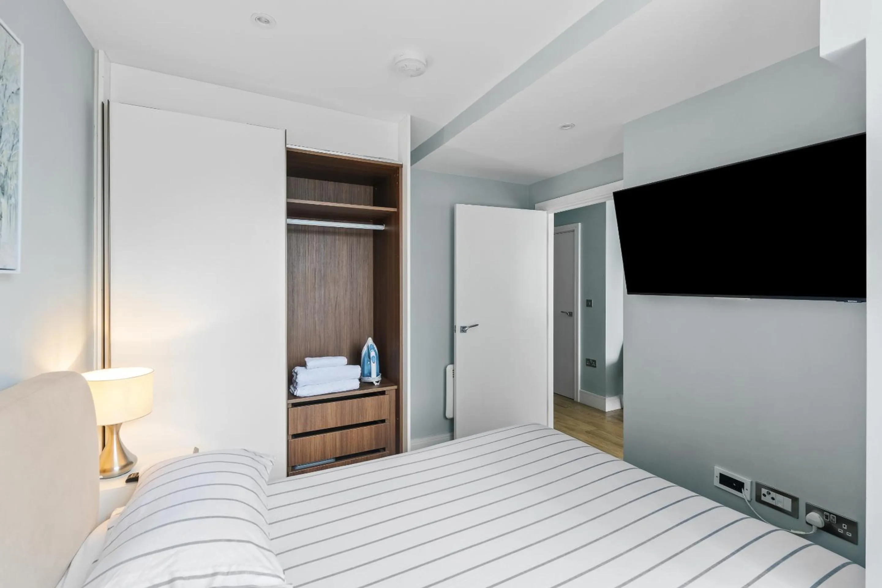 Bedroom, Bed in Bond Street, Chelmsford City Centre, with Sky TV