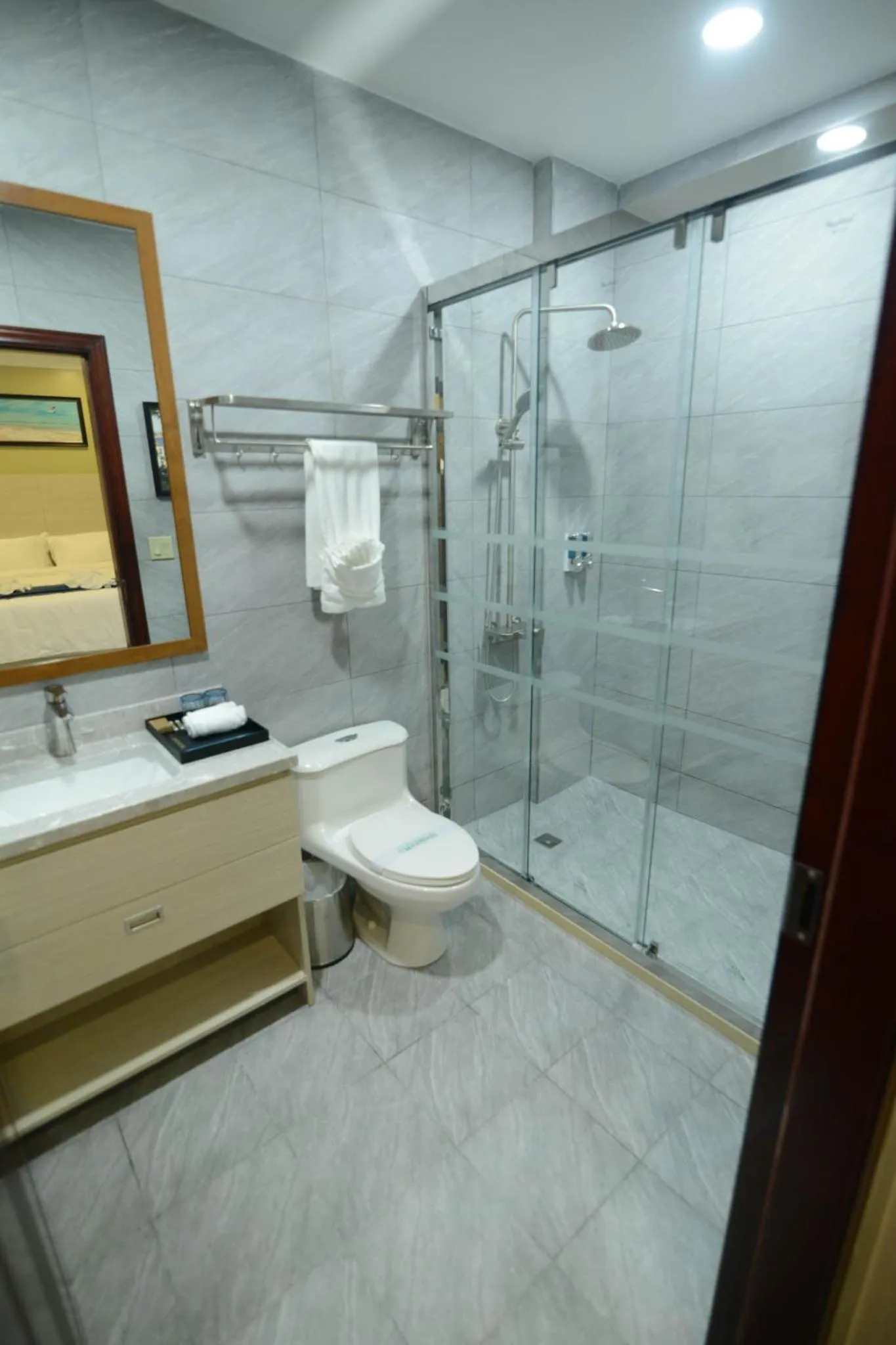 Shower in The Caye Hotel Caye Caulker