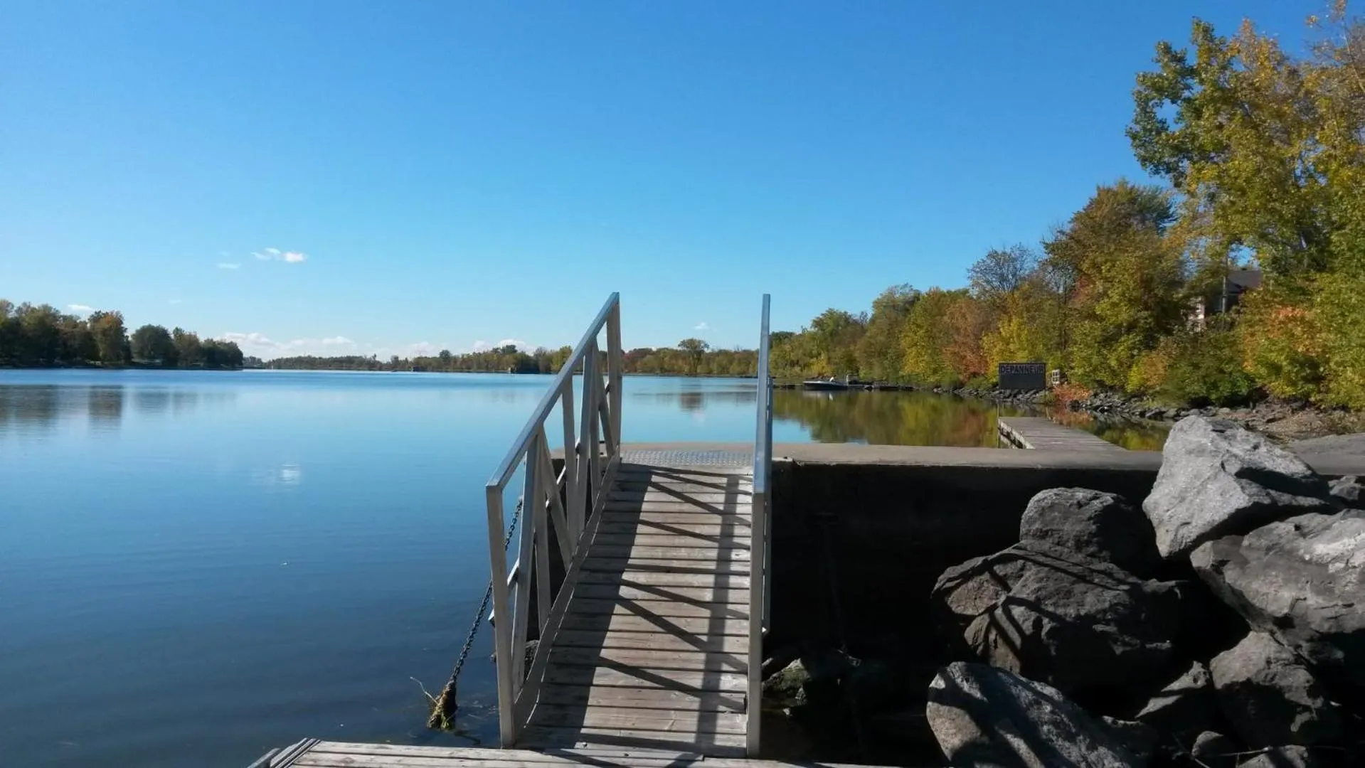 Nice River & Mountain View+4 Beds+Free parking