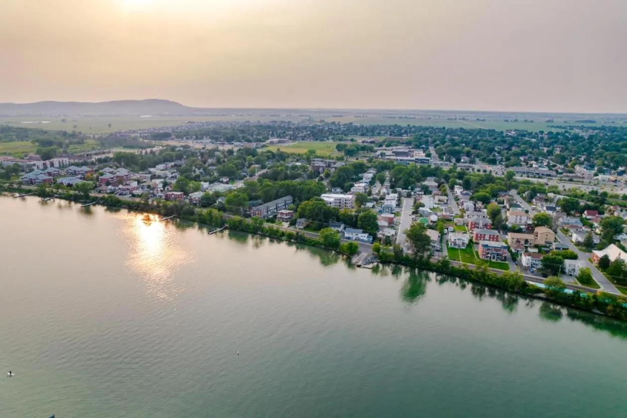 Nice River & Mountain View+4 Beds+Free parking