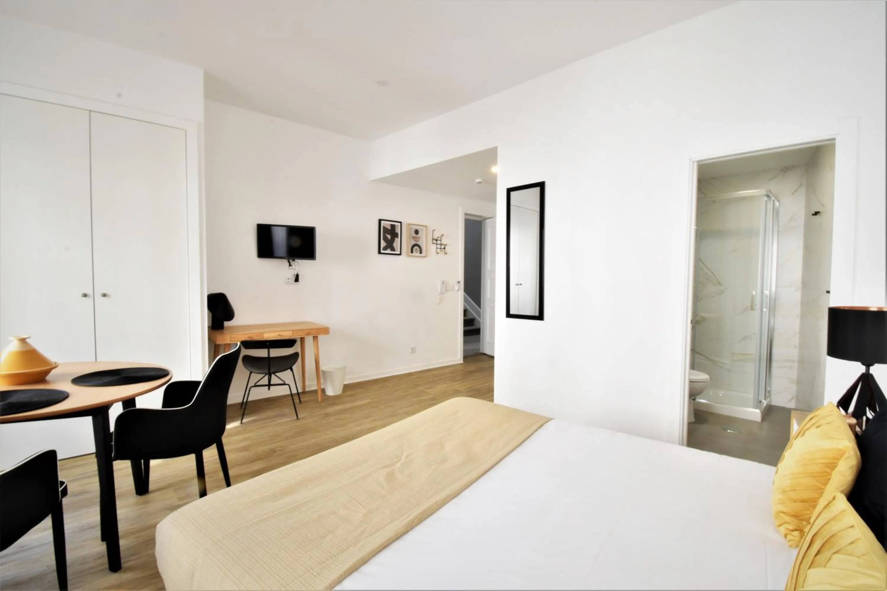 Photo of the whole room in Sophia Studios