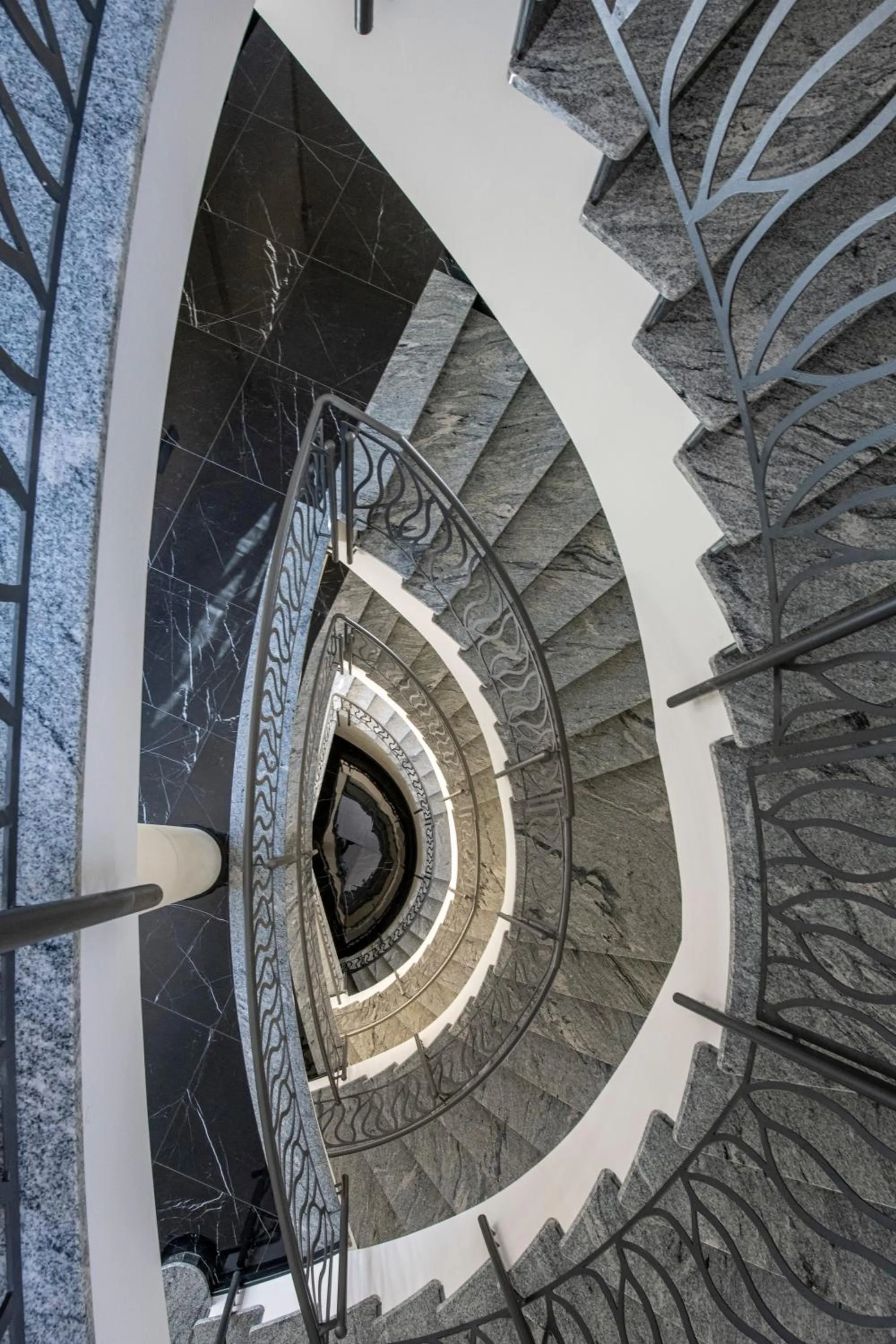 Text overlay in Hotel Boston