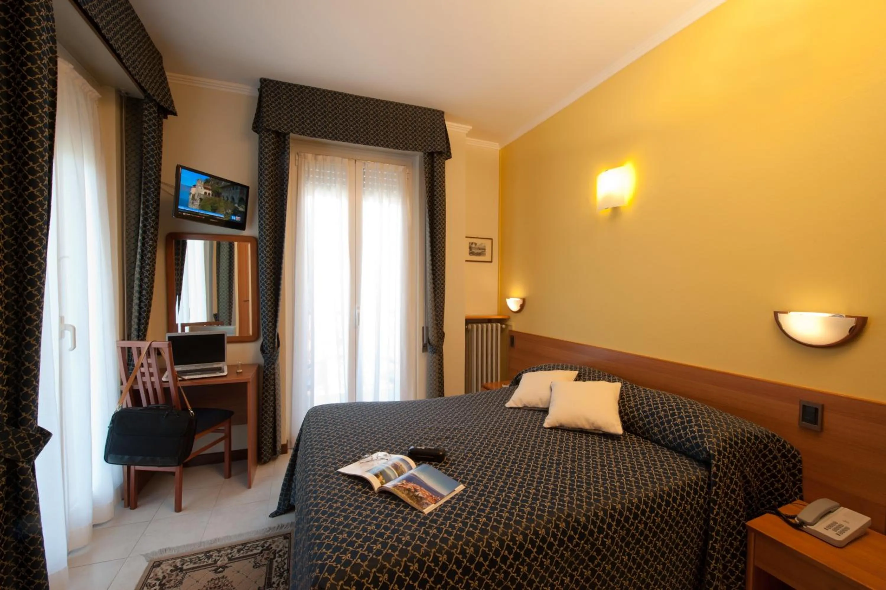 Balcony/Terrace, Bed in Hotel Boston