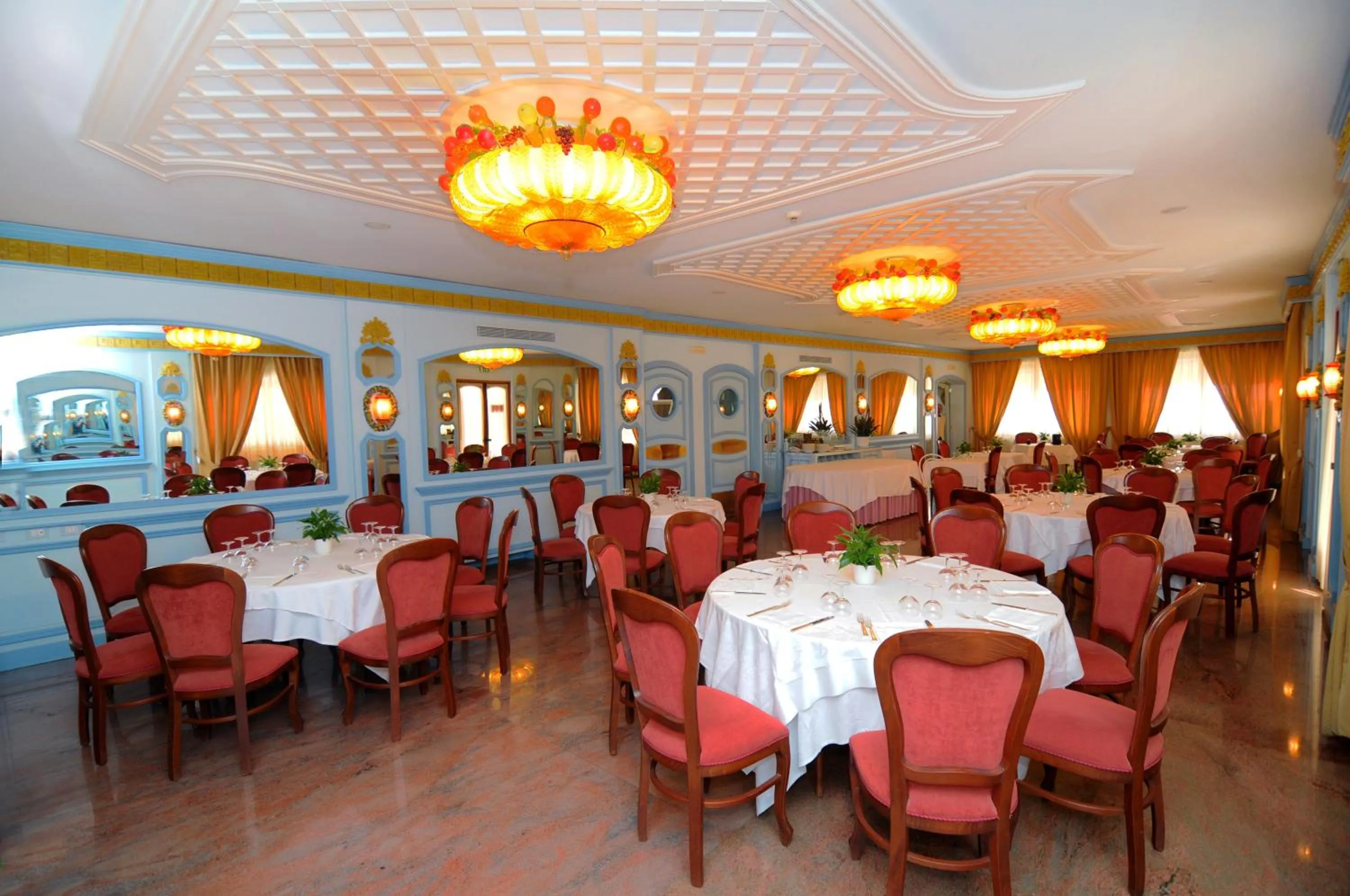 Restaurant/places to eat in Hotel Eliseo Park's