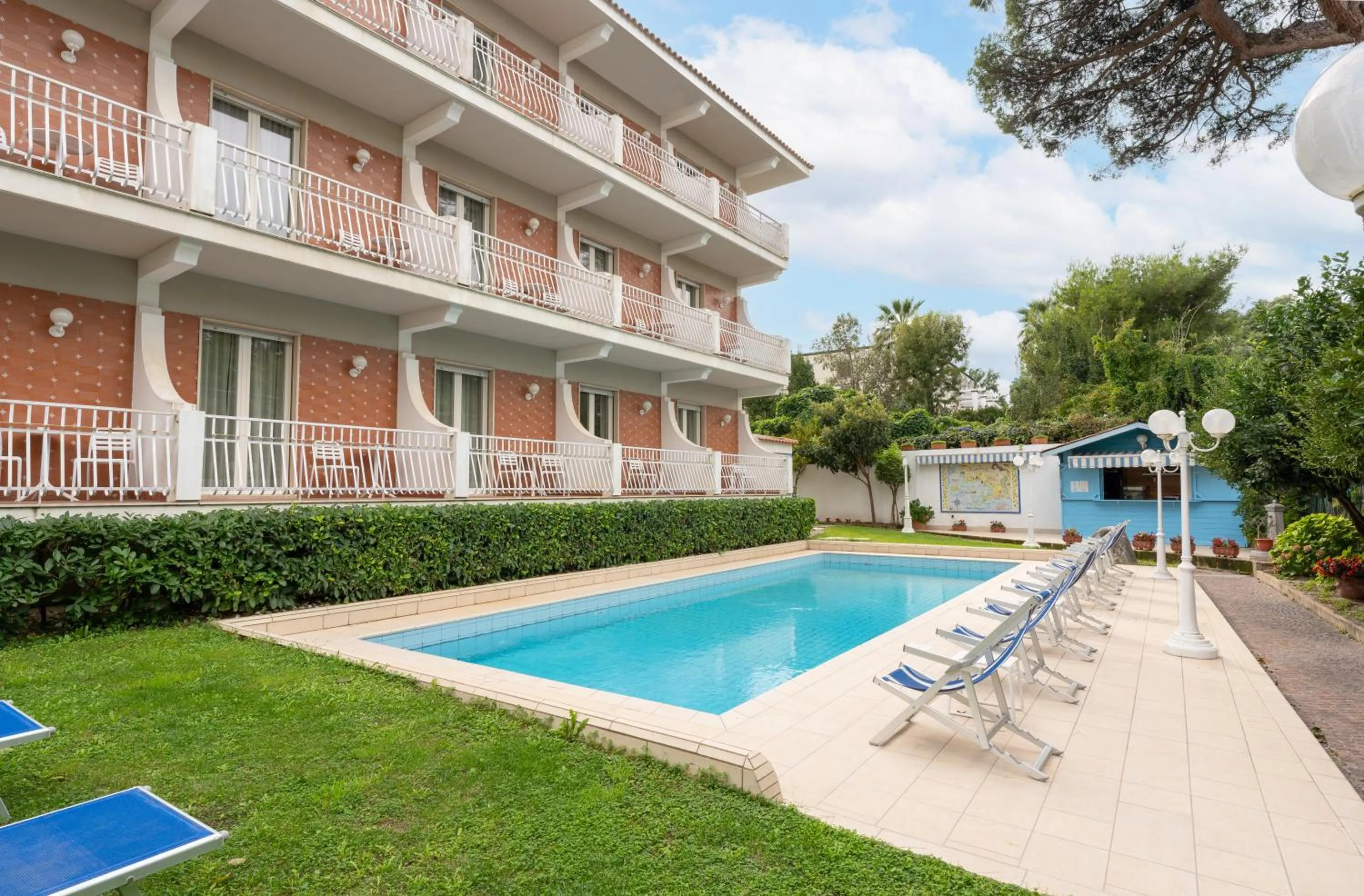 Swimming pool in Hotel Eliseo Park's