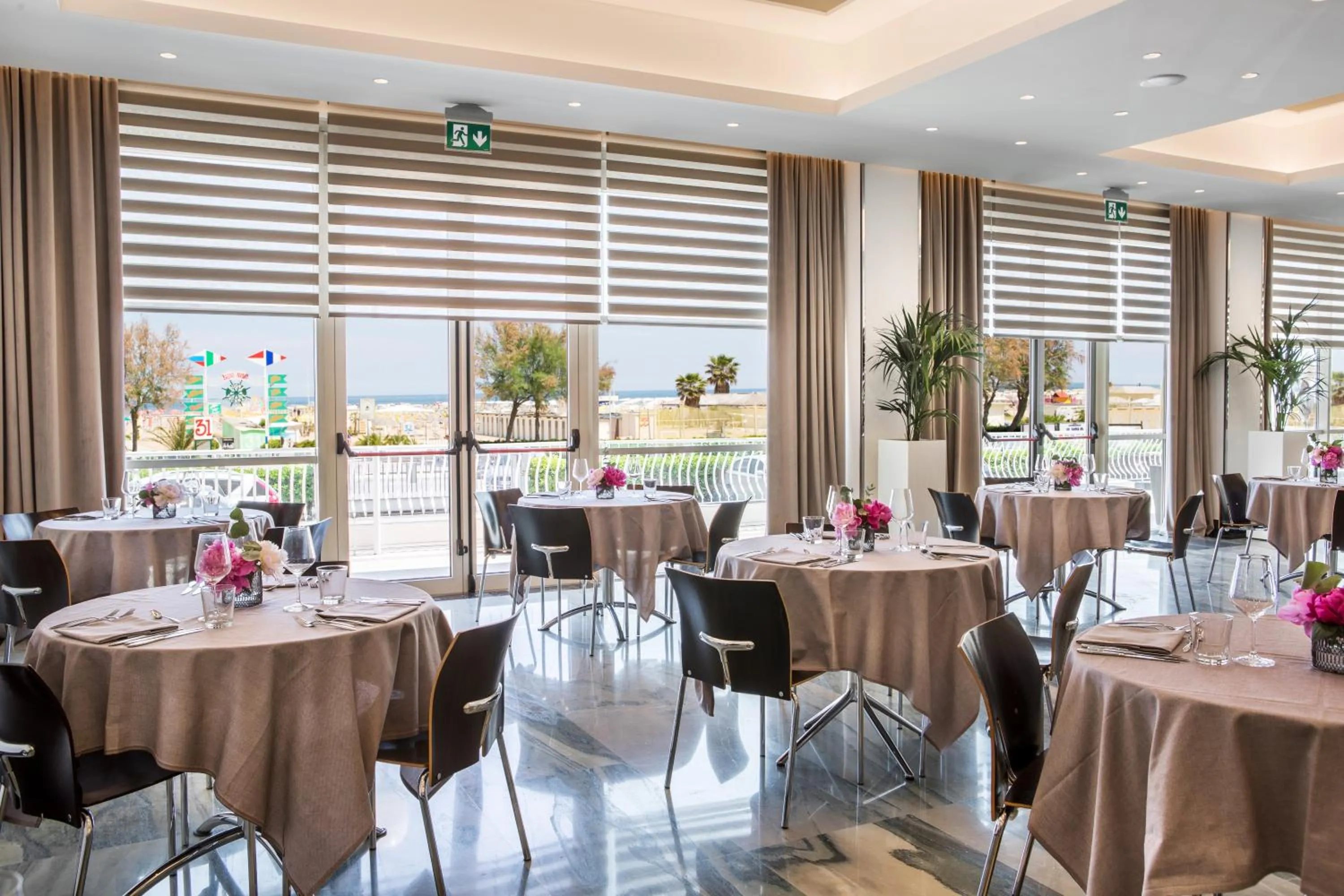 Restaurant/places to eat in Hotel Continental