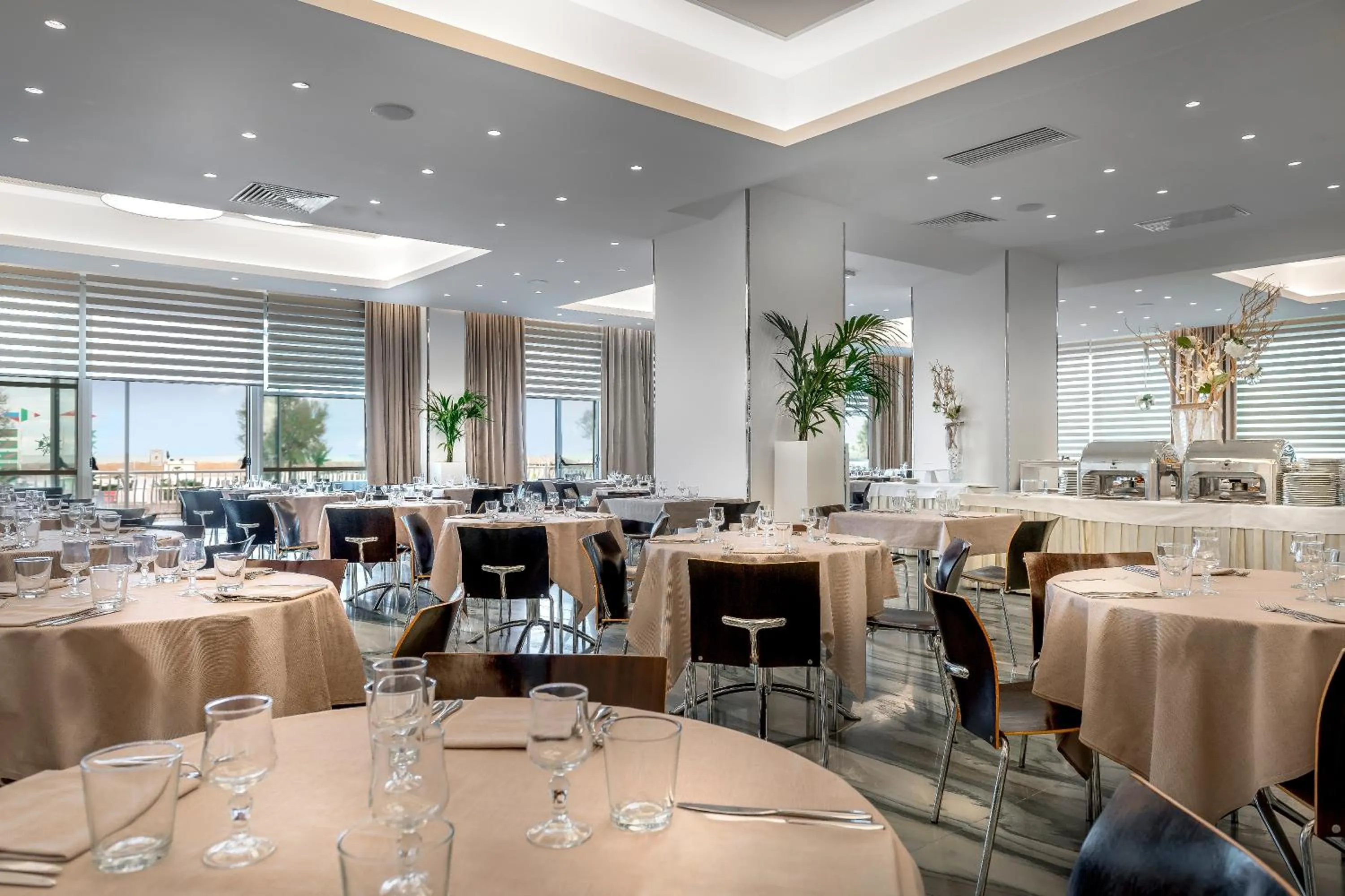 Restaurant/places to eat in Hotel Continental