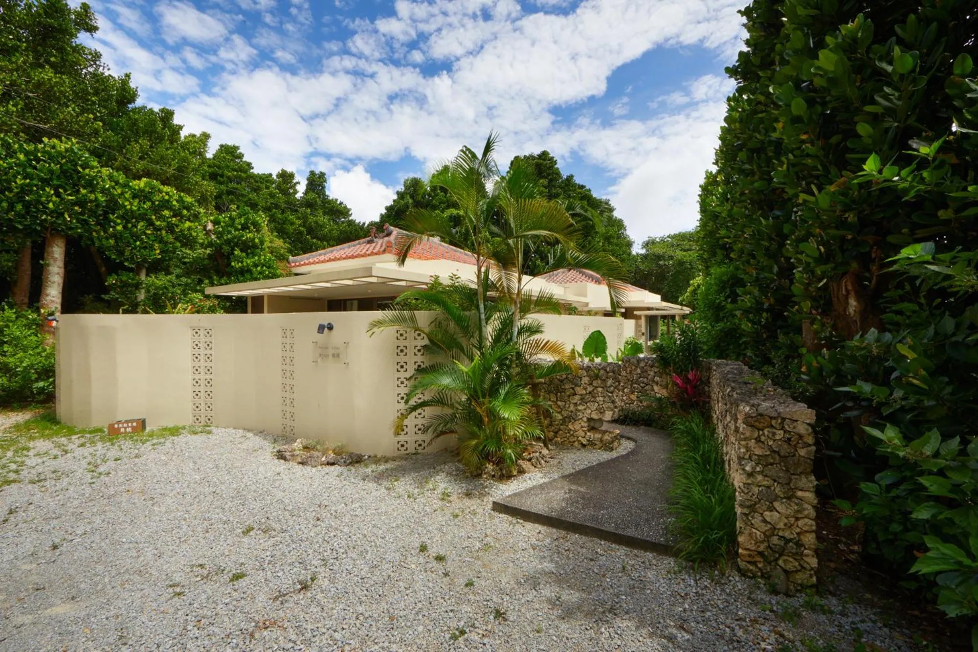 Facade/entrance in Private Villas Ryuz備瀬