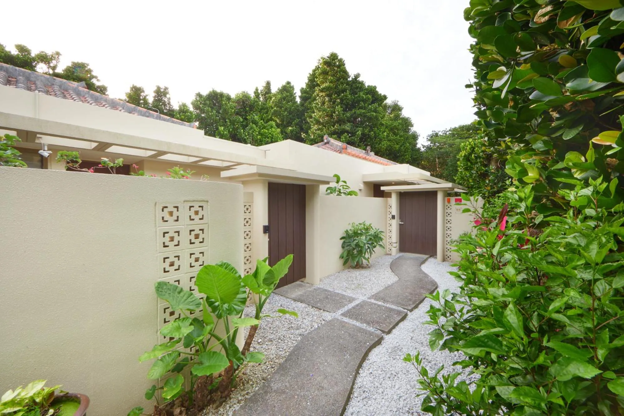 Facade/entrance in Private Villas Ryuz備瀬