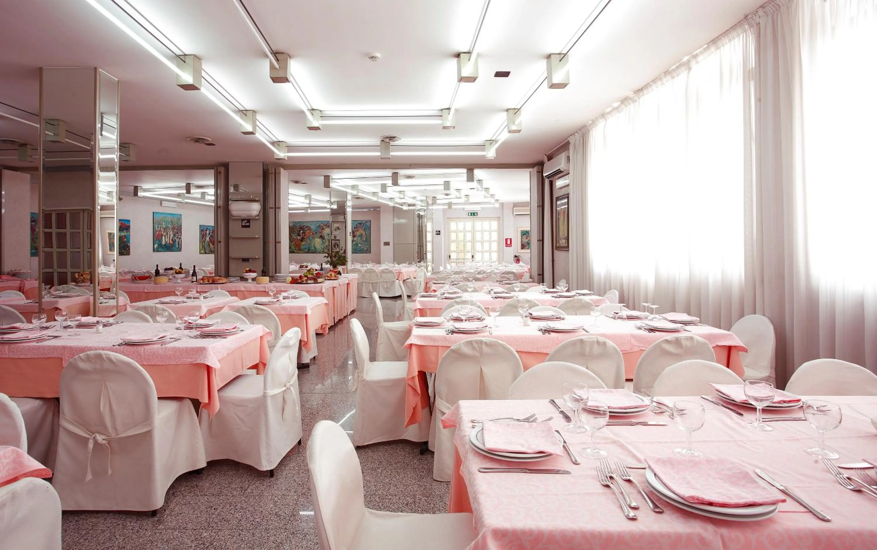 Restaurant/places to eat in Hotel Califfo