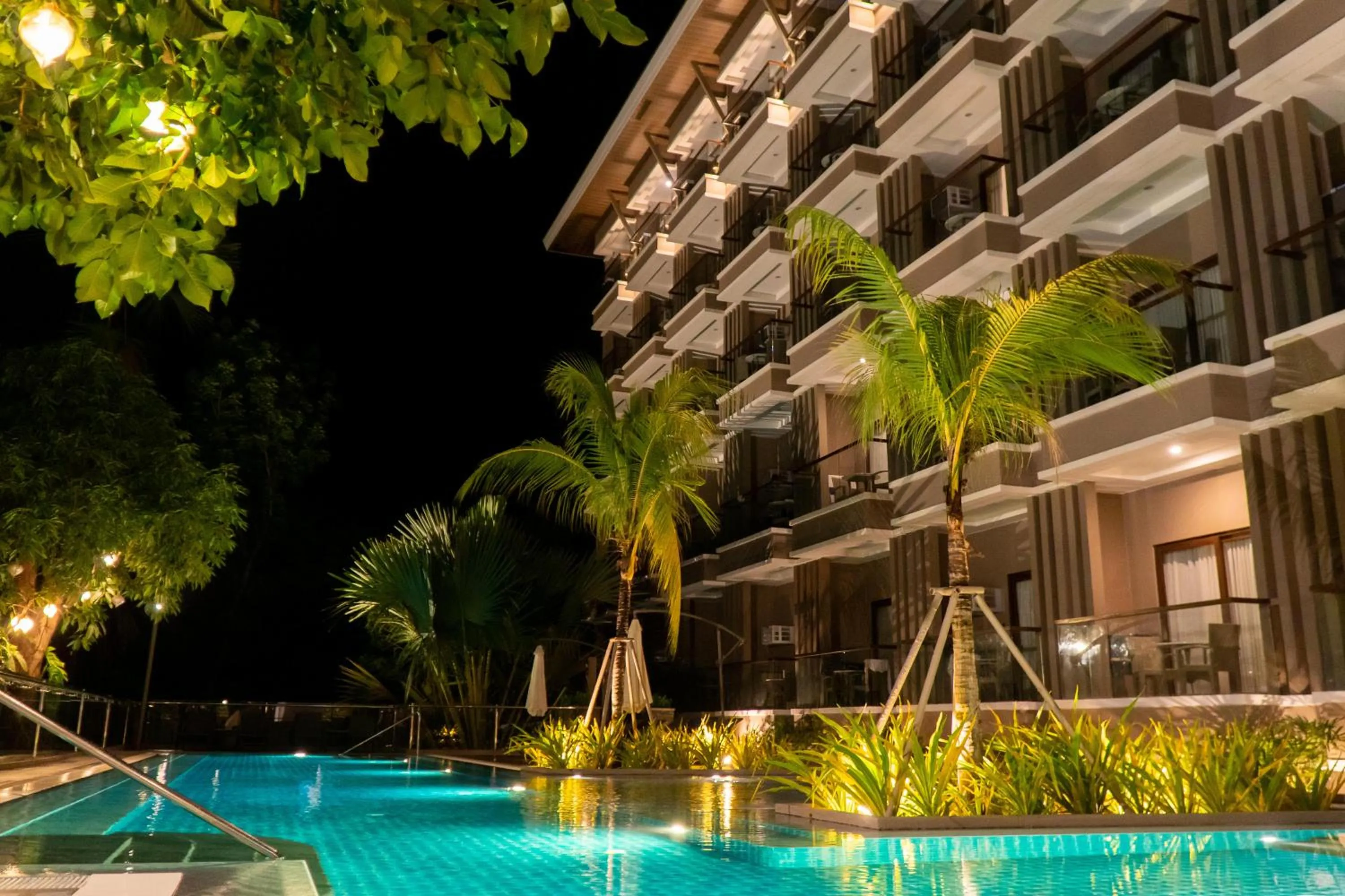 Swimming pool in Zuri Resort