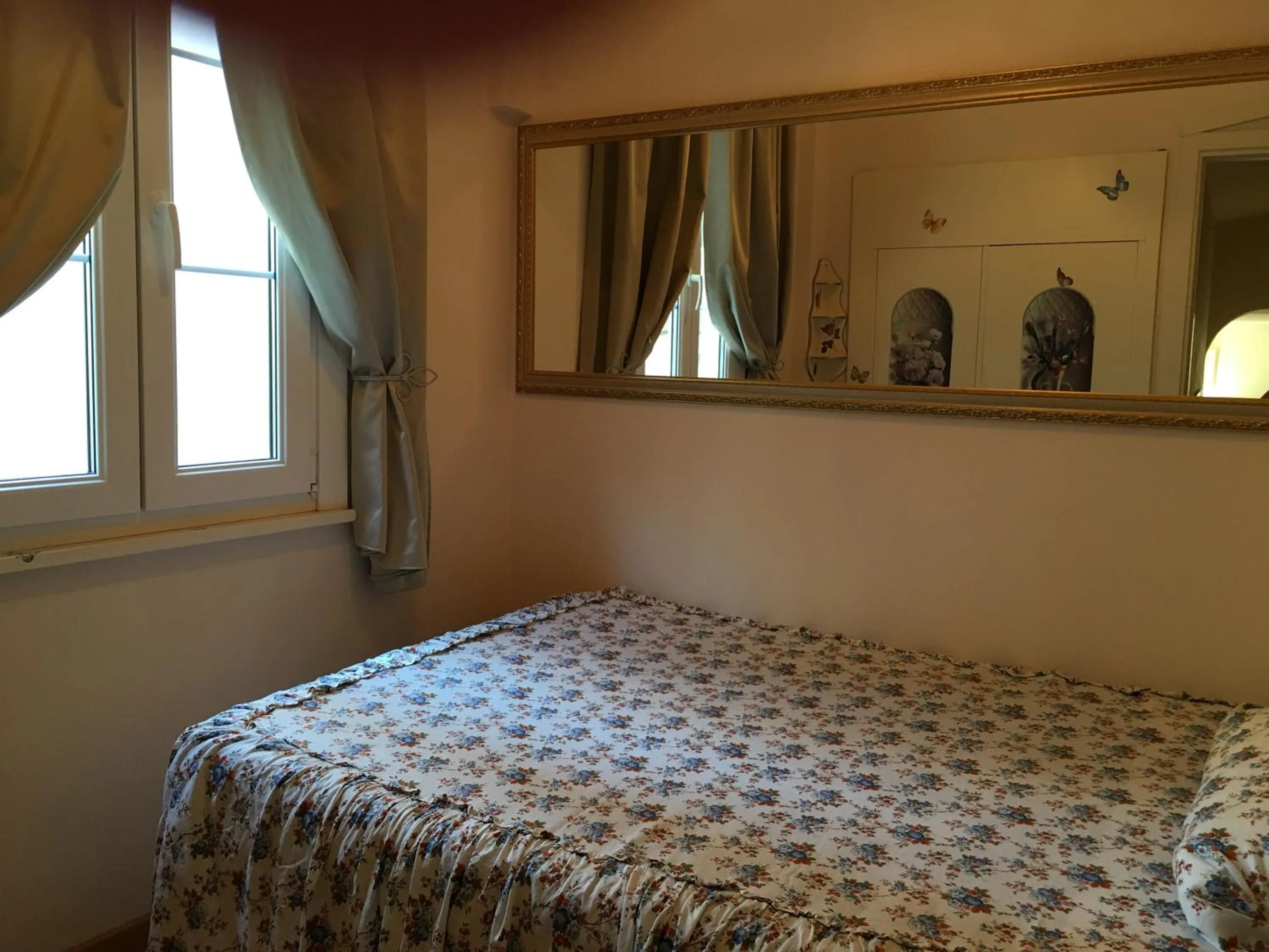 Bed in Villa Tina Hotel