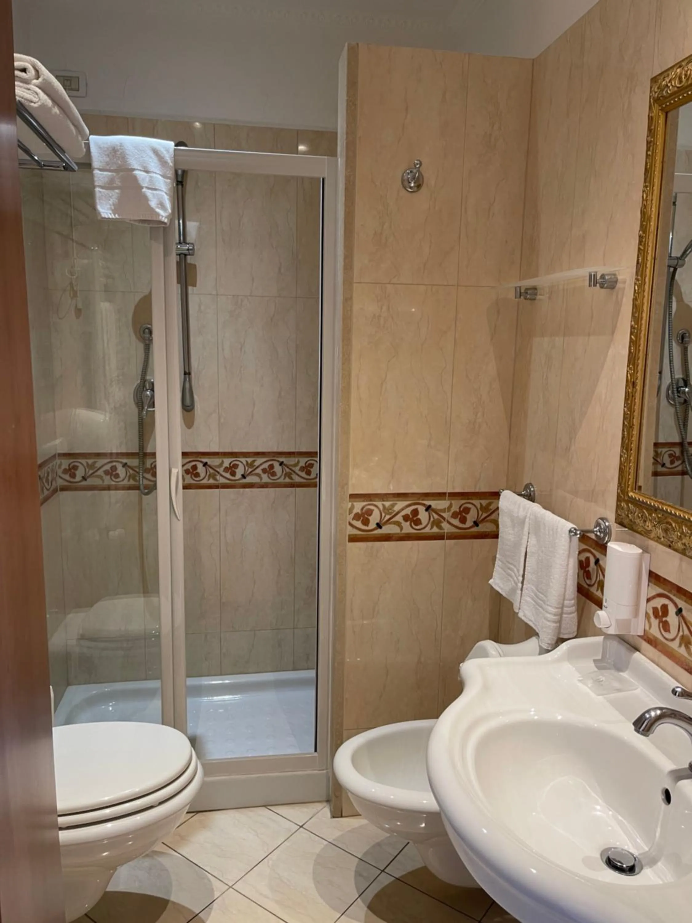 Shower in Villa Tina Hotel