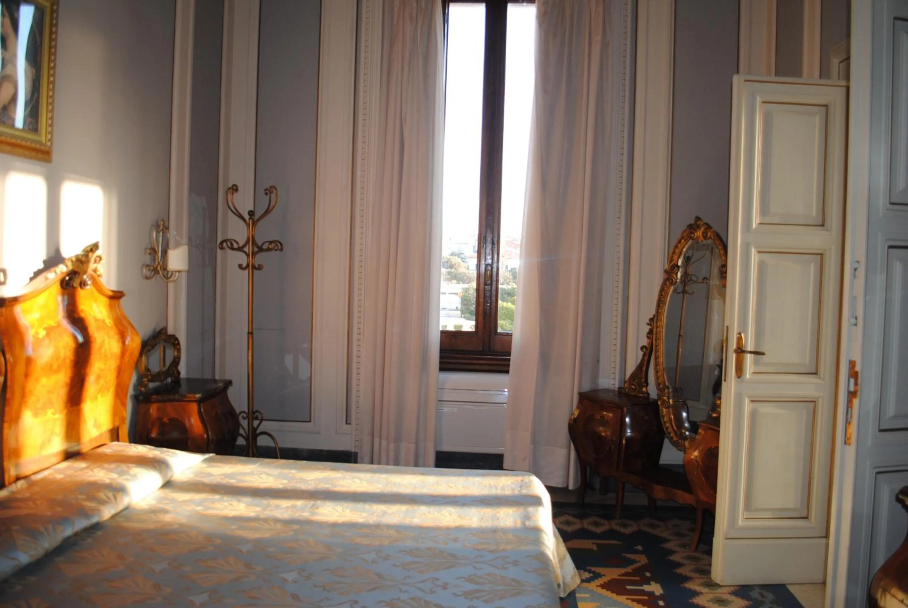 Bedroom, Bed in Villa Tina Hotel