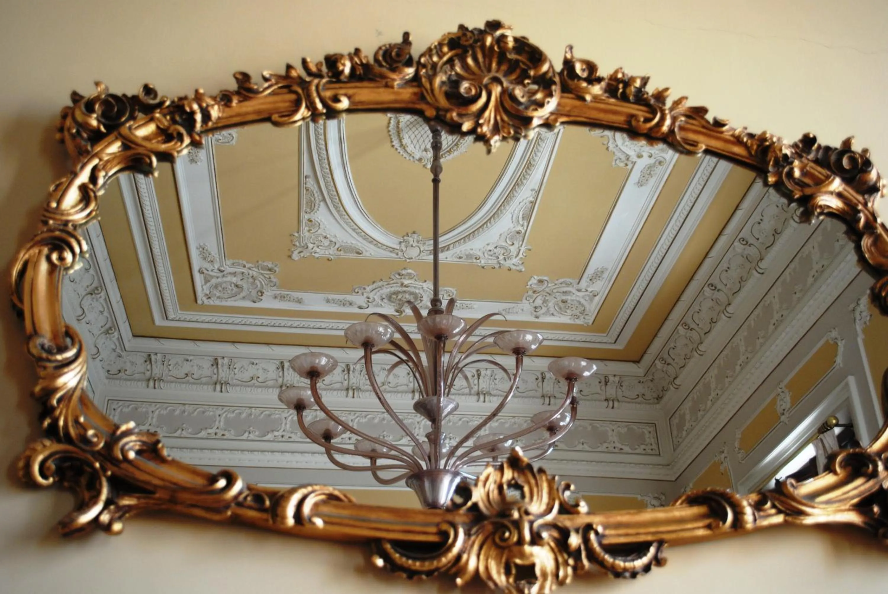 Decorative detail in Villa Tina Hotel