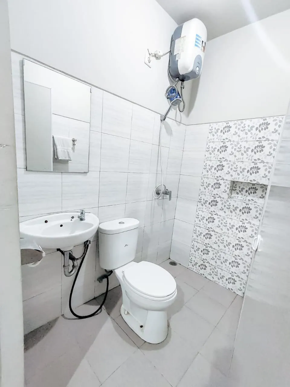 Shower in Kozy 15 Guesthouse