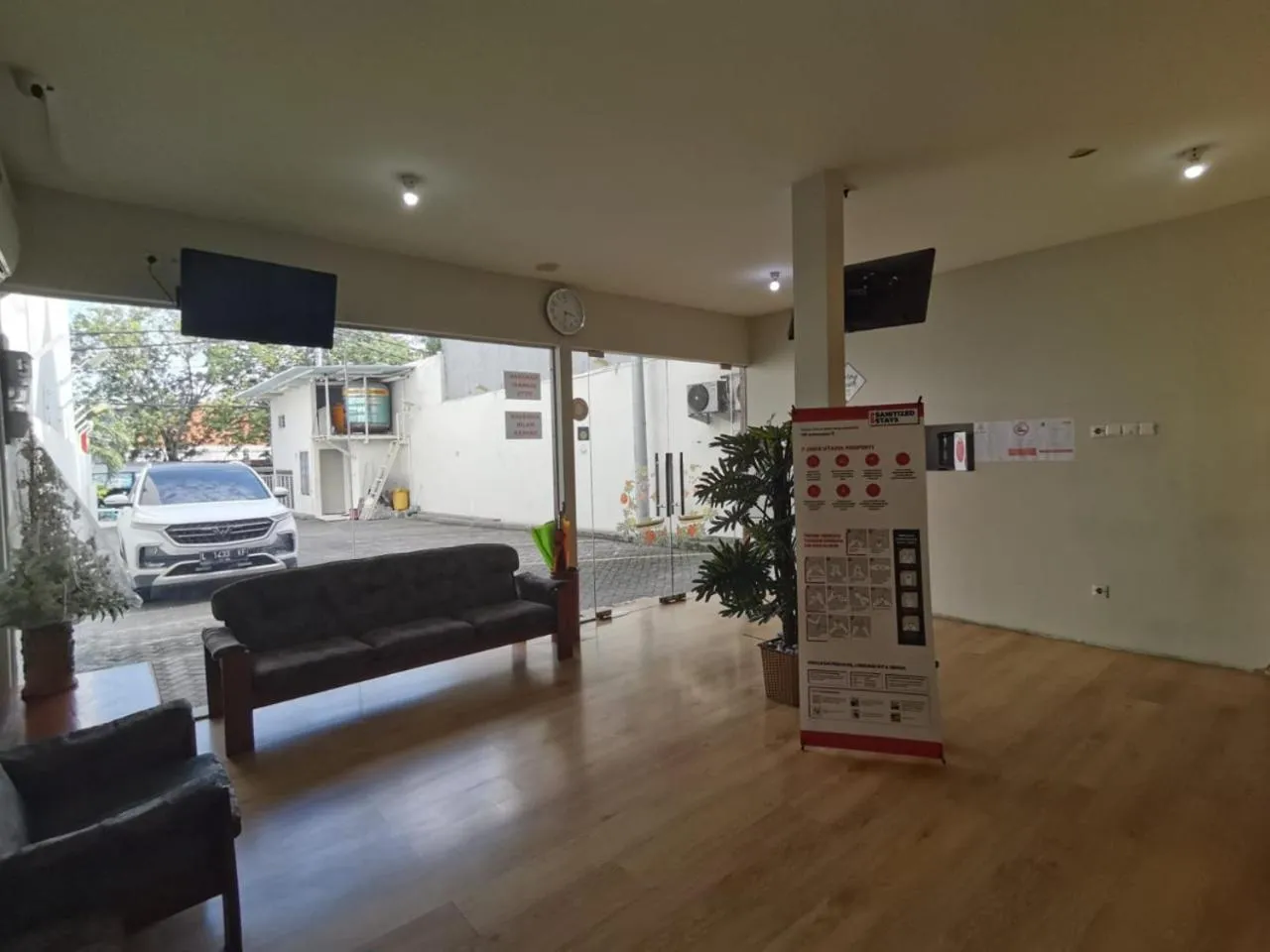 Communal lounge/ TV room in Kozy 15 Guesthouse