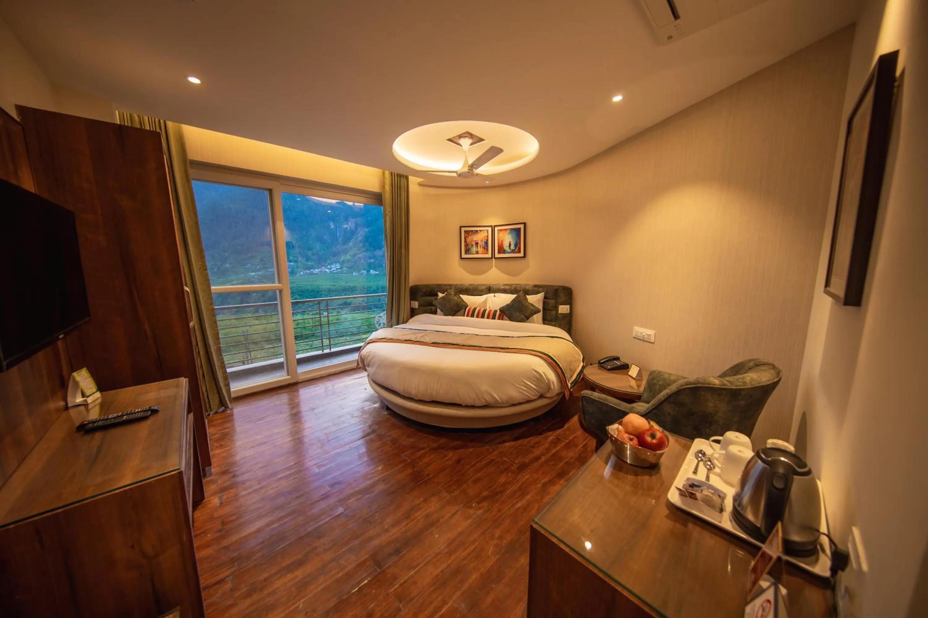 Bed in juSTa Grand View Resort & Spa, Manali