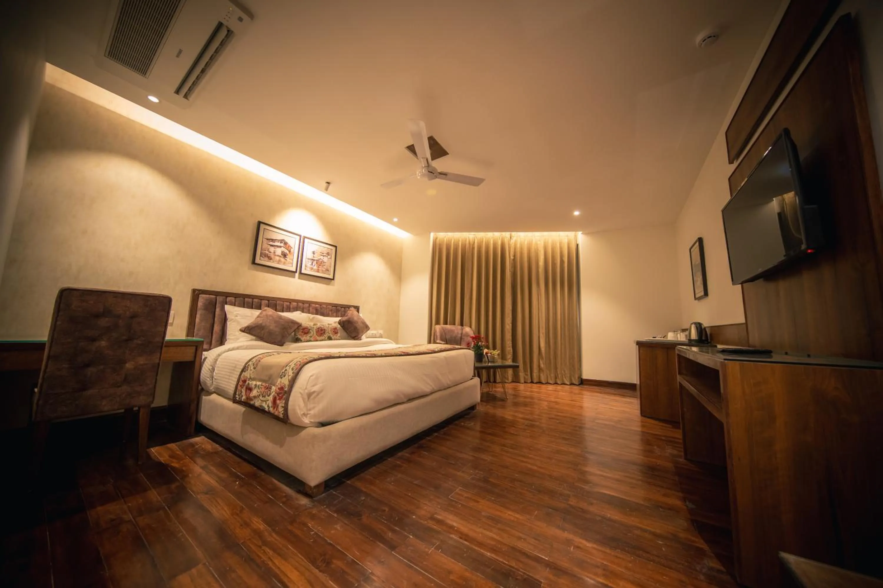Bed in juSTa Grand View Resort & Spa, Manali