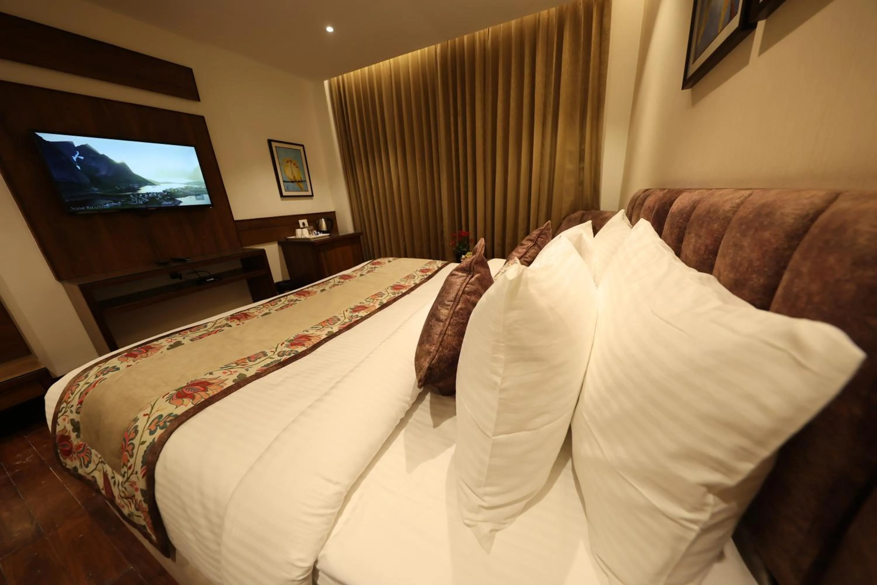 Bed in juSTa Grand View Resort & Spa, Manali