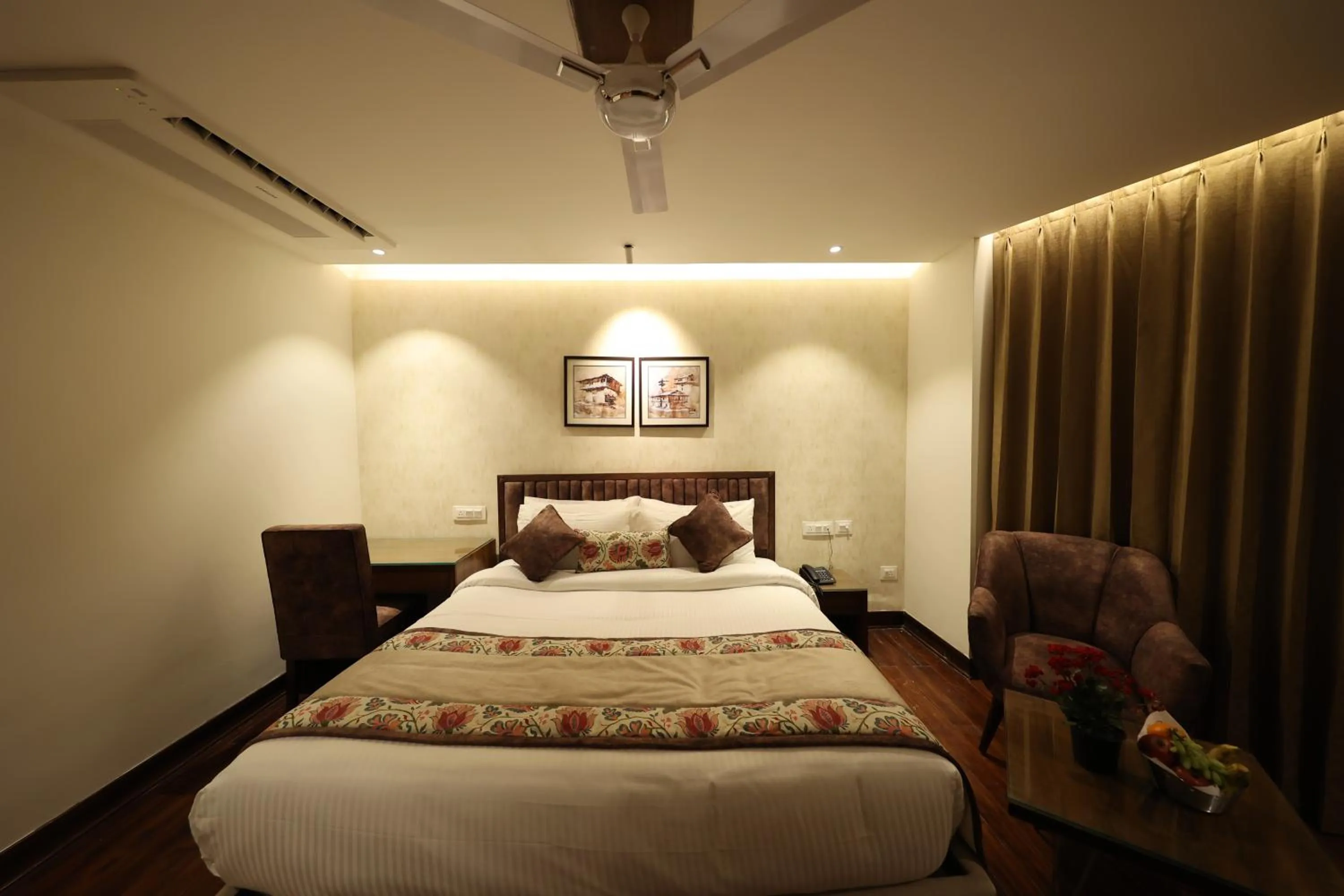 Bedroom, Bed in juSTa Grand View Resort & Spa, Manali