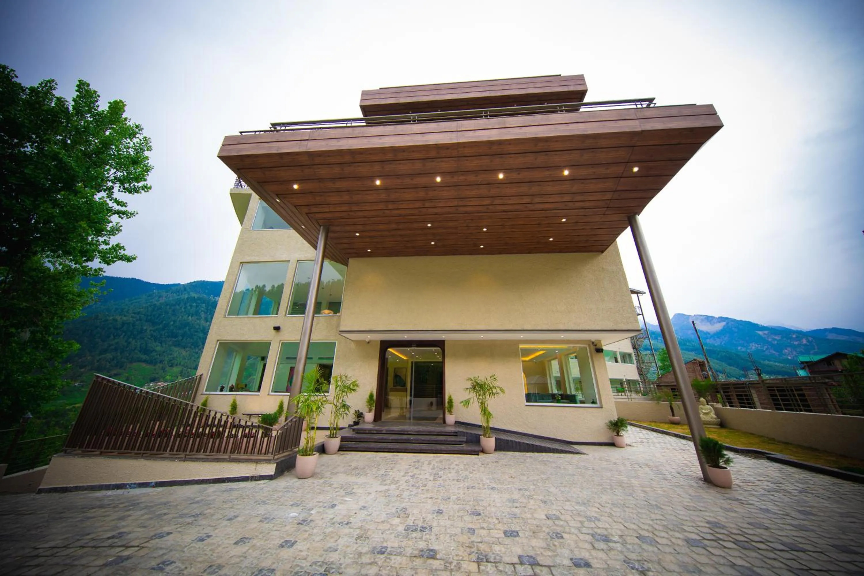 Property building in juSTa Grand View Resort & Spa, Manali