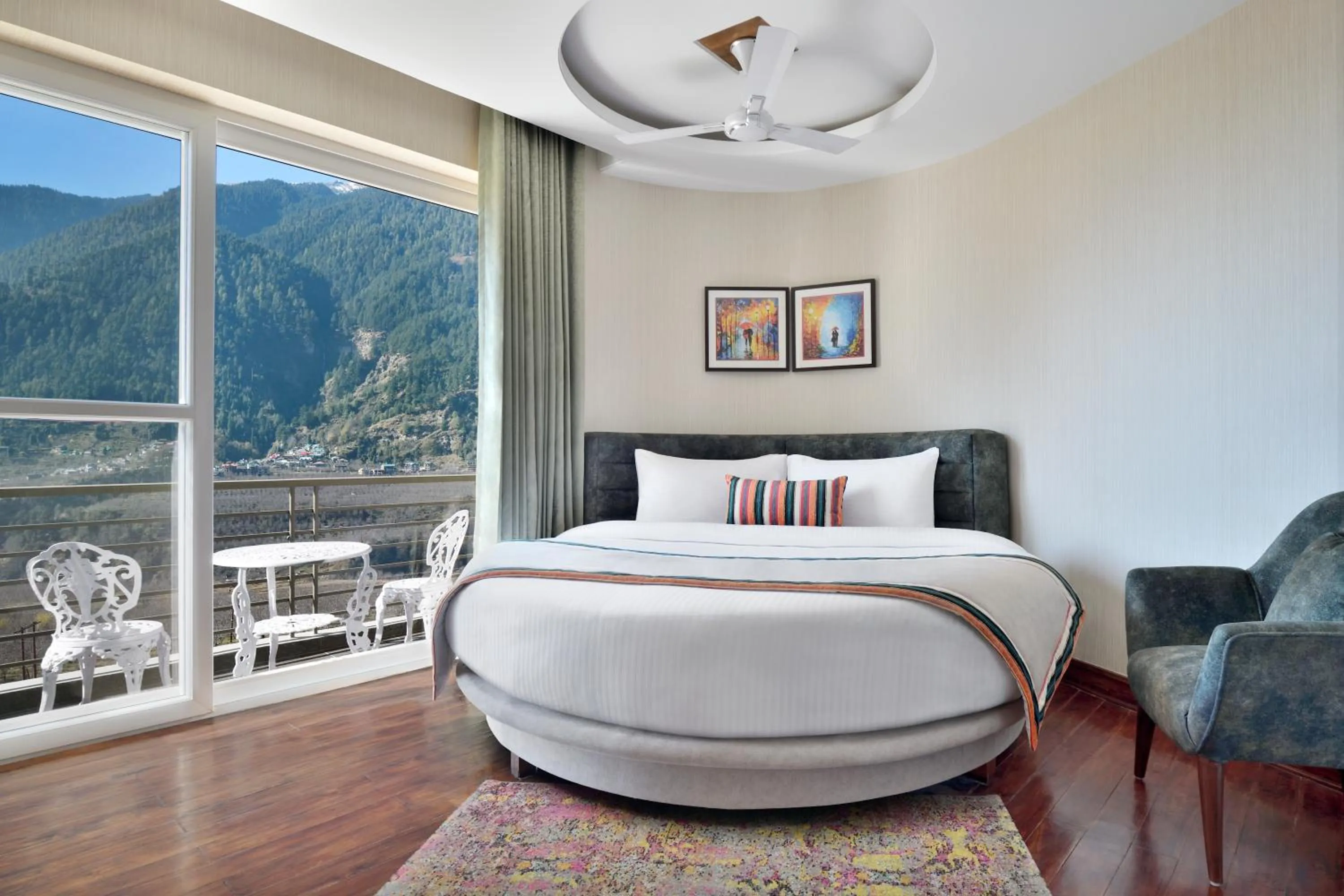 Bedroom, Bed in juSTa Grand View Resort & Spa, Manali