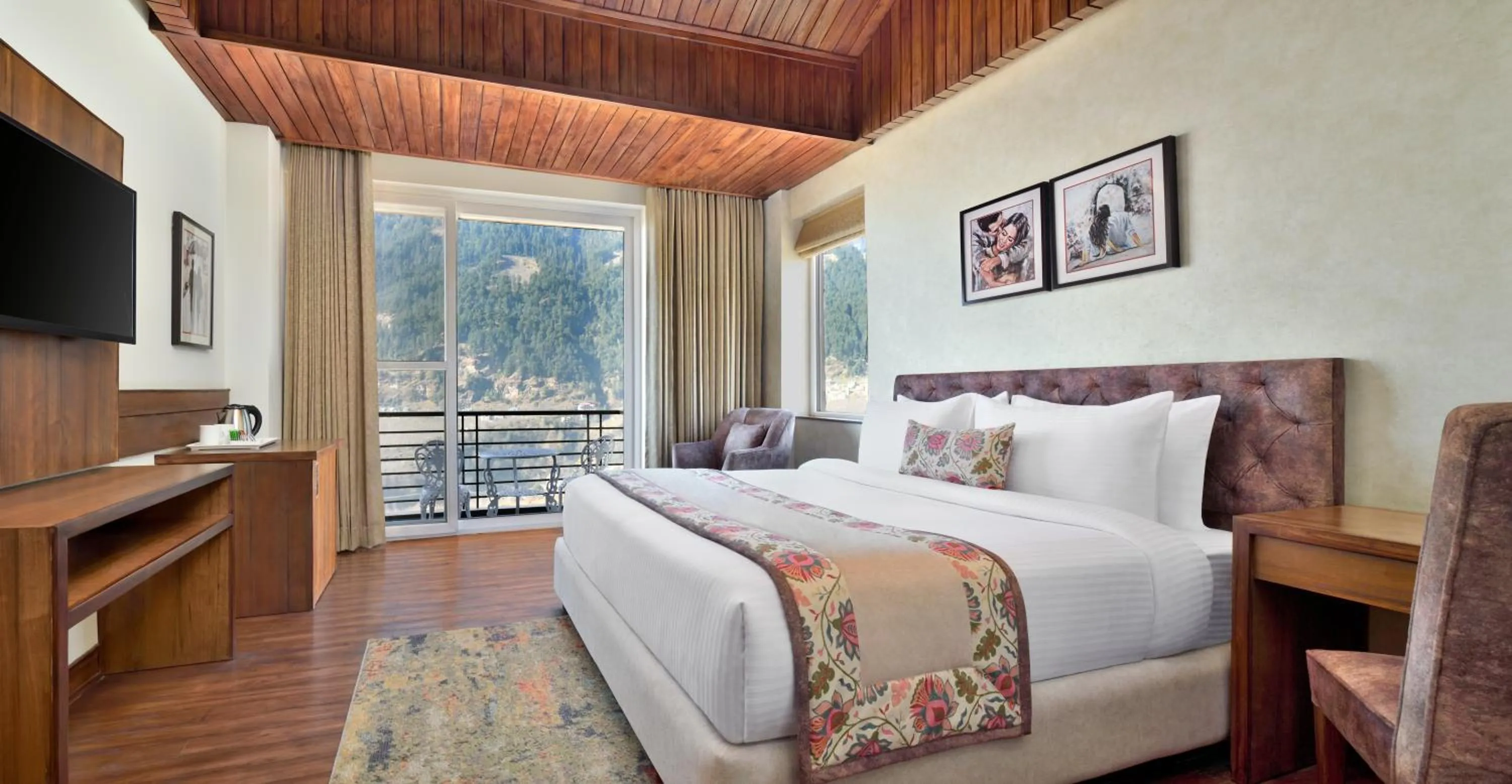 Bed in juSTa Grand View Resort & Spa, Manali