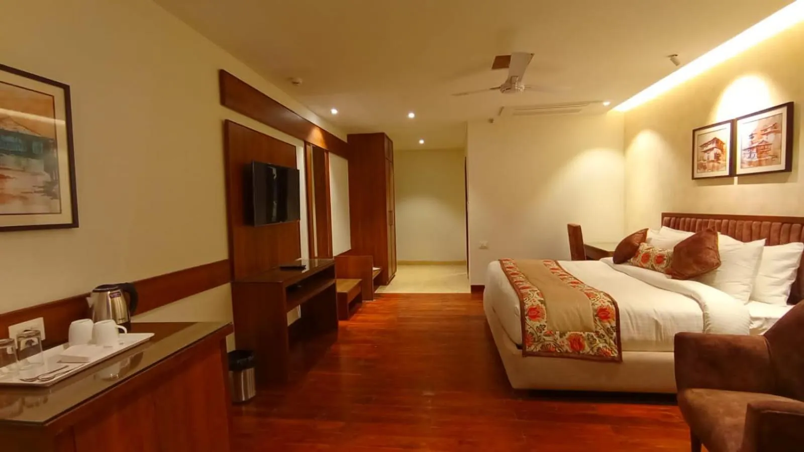 Photo of the whole room, Bed in juSTa Grand View Resort & Spa, Manali