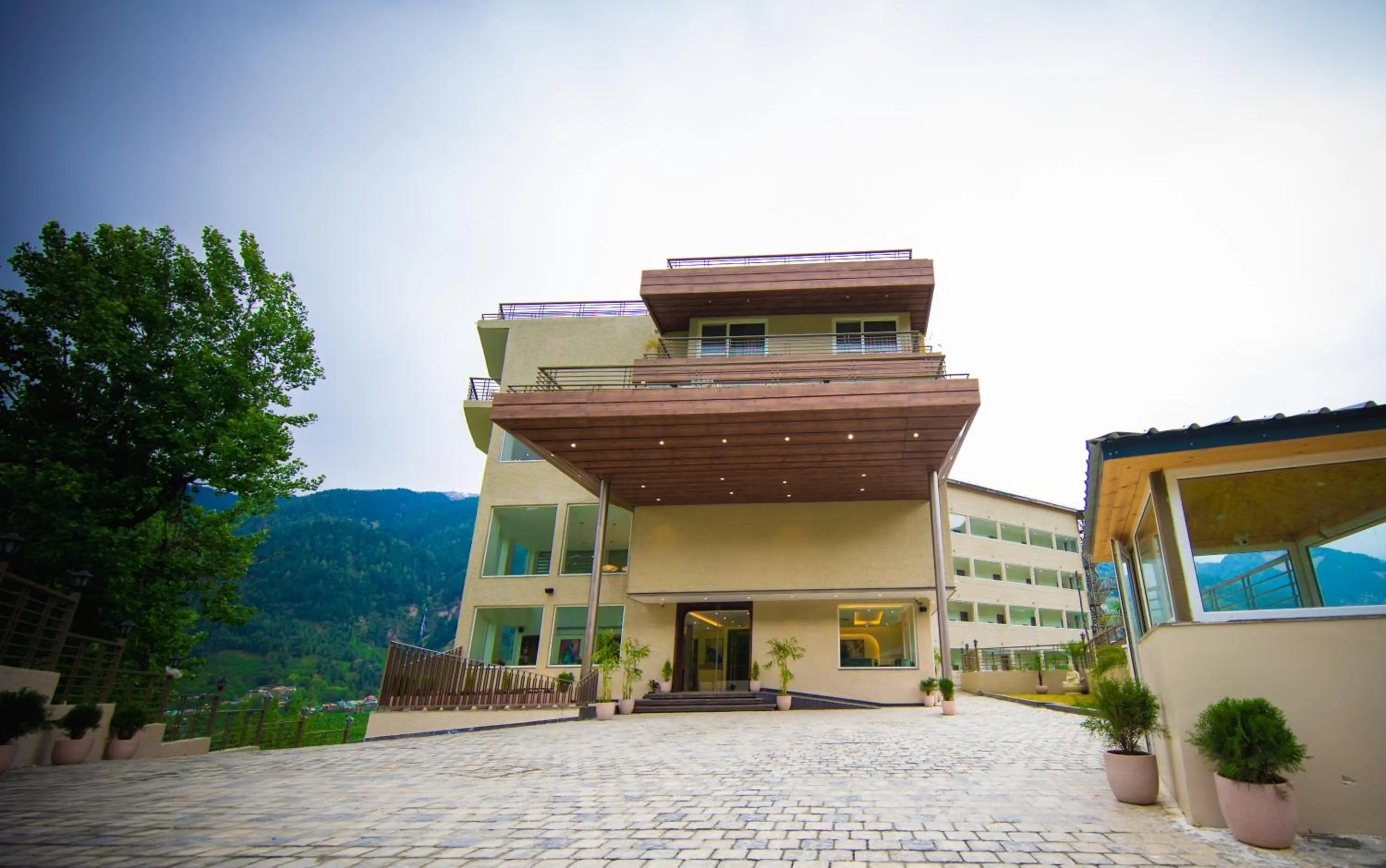 Property building in juSTa Grand View Resort & Spa, Manali