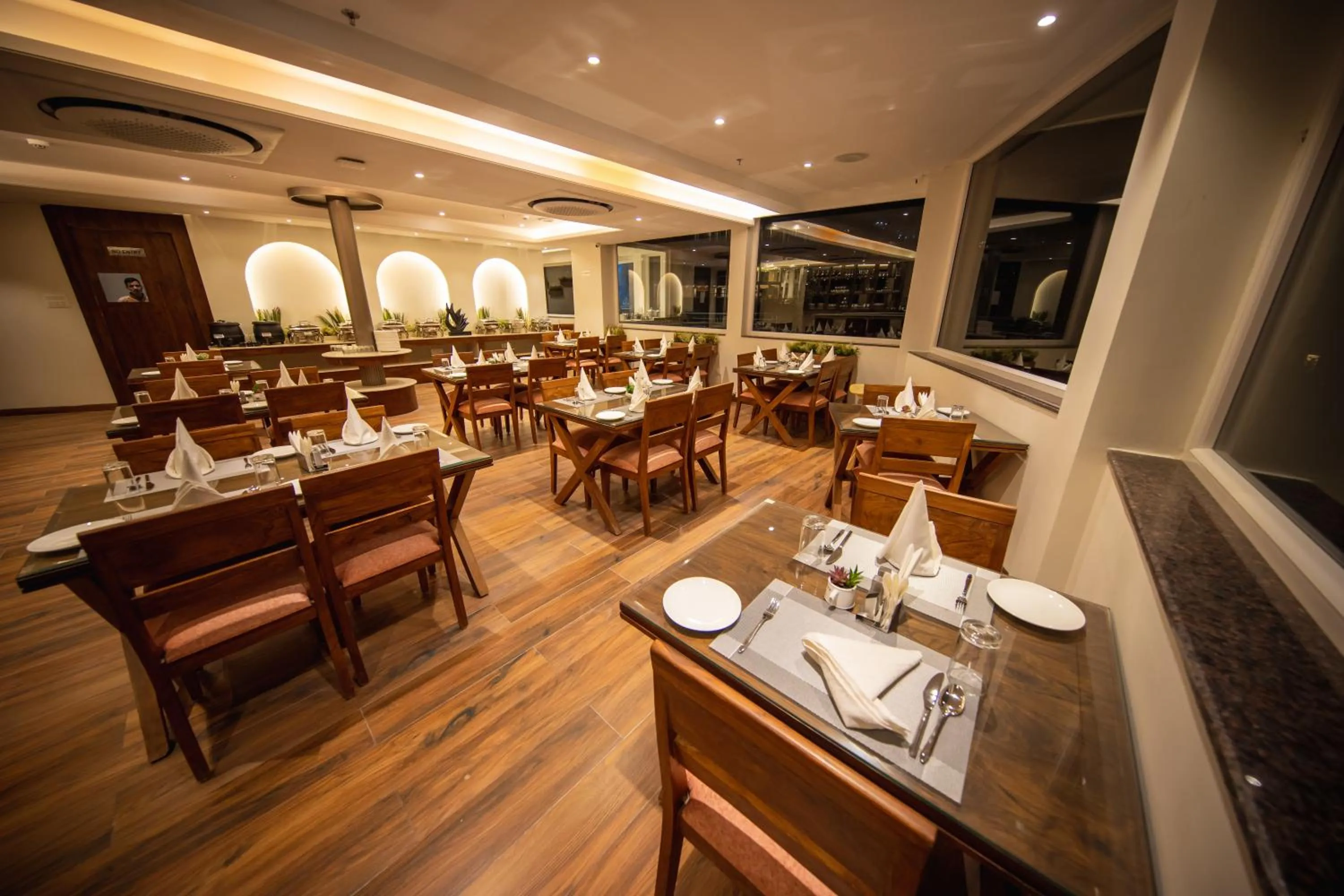 Restaurant/places to eat in juSTa Grand View Resort & Spa, Manali