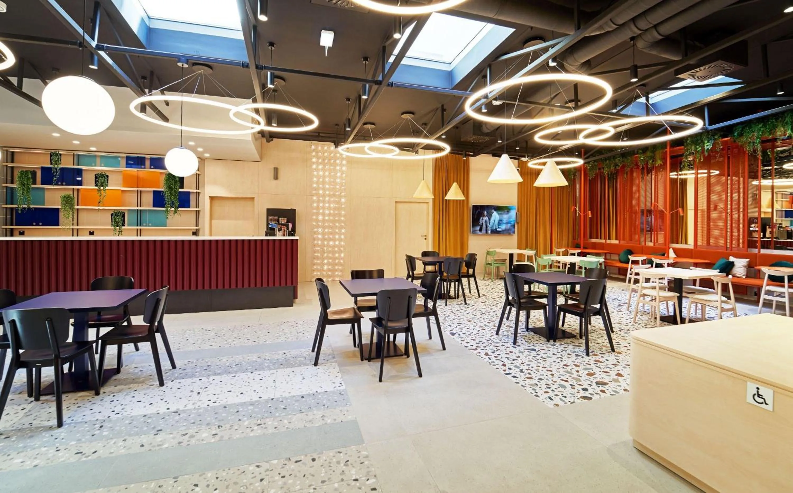 Restaurant/places to eat in B&B Hotel Poznań Old Town