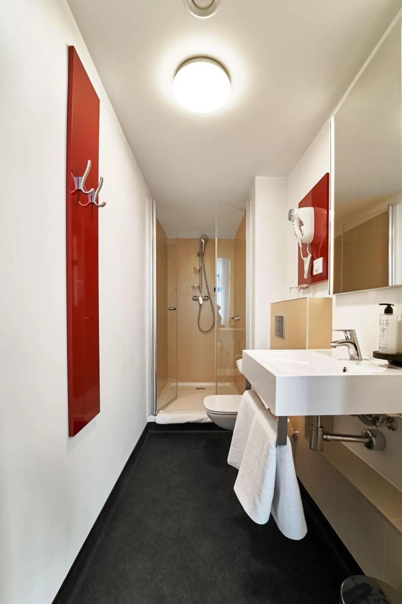 Bathroom in B&B Hotel Poznań Old Town