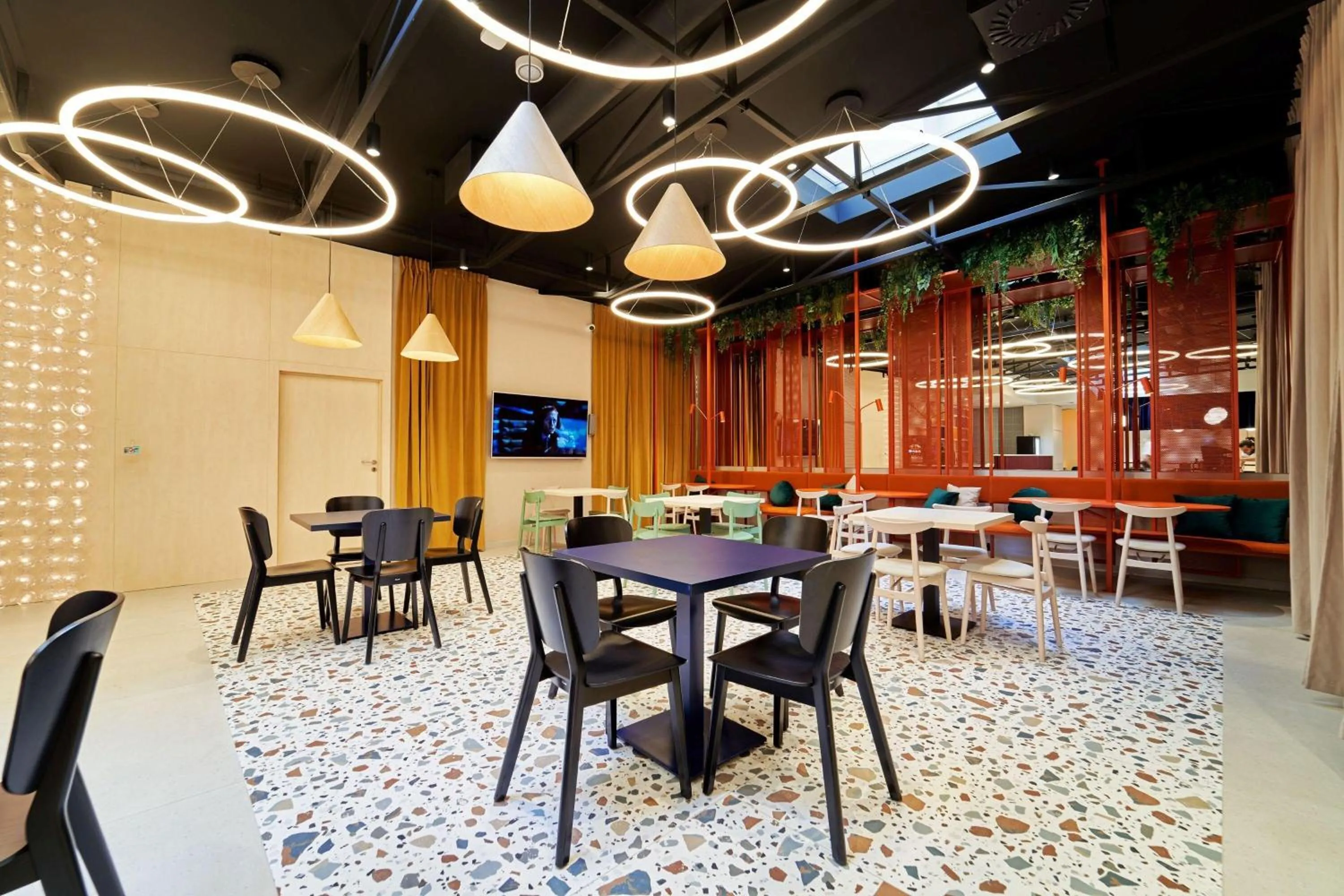 Restaurant/places to eat in B&B Hotel Poznań Old Town