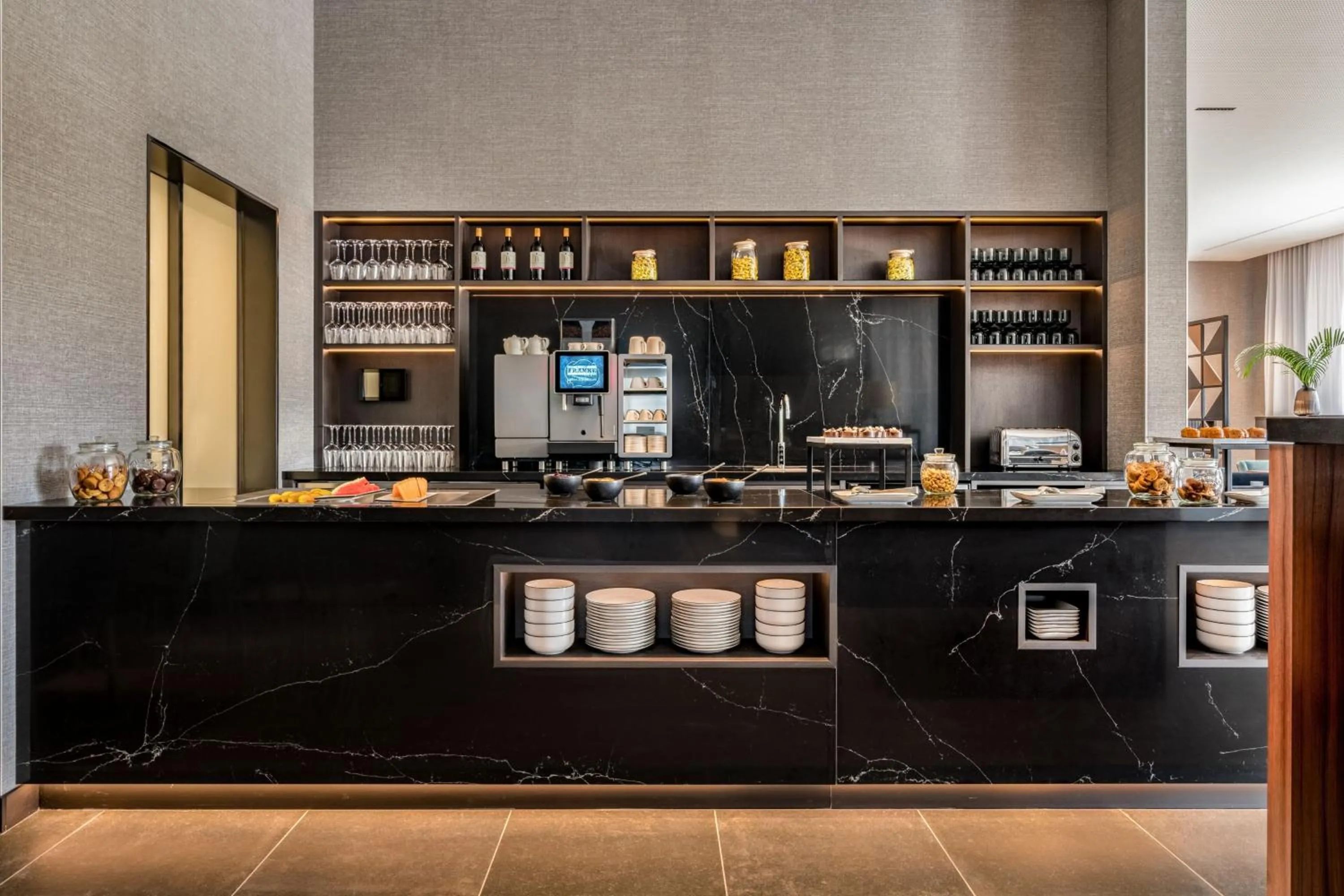 Lounge or bar in Geneva Marriott Hotel