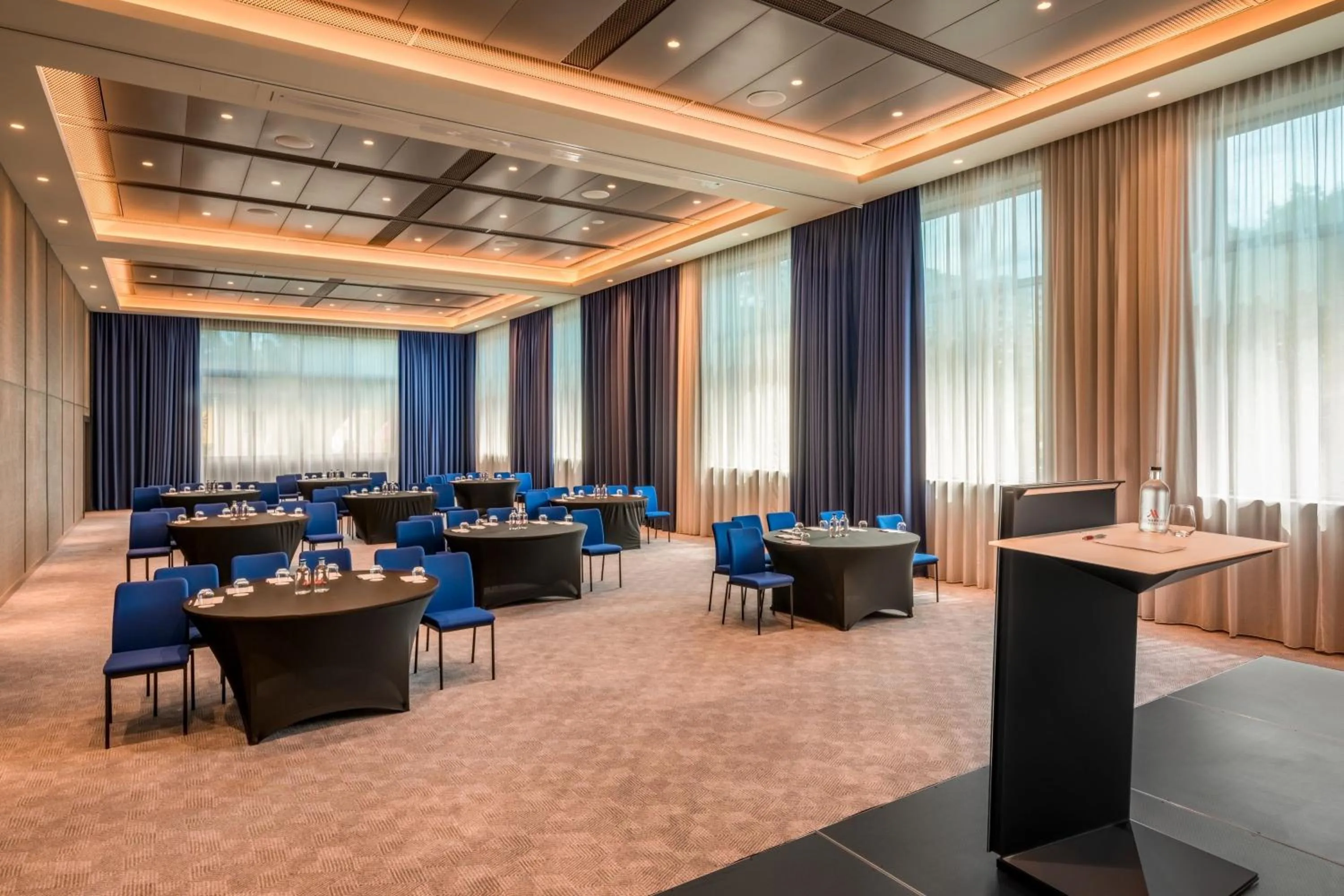 Lounge or bar in Geneva Marriott Hotel