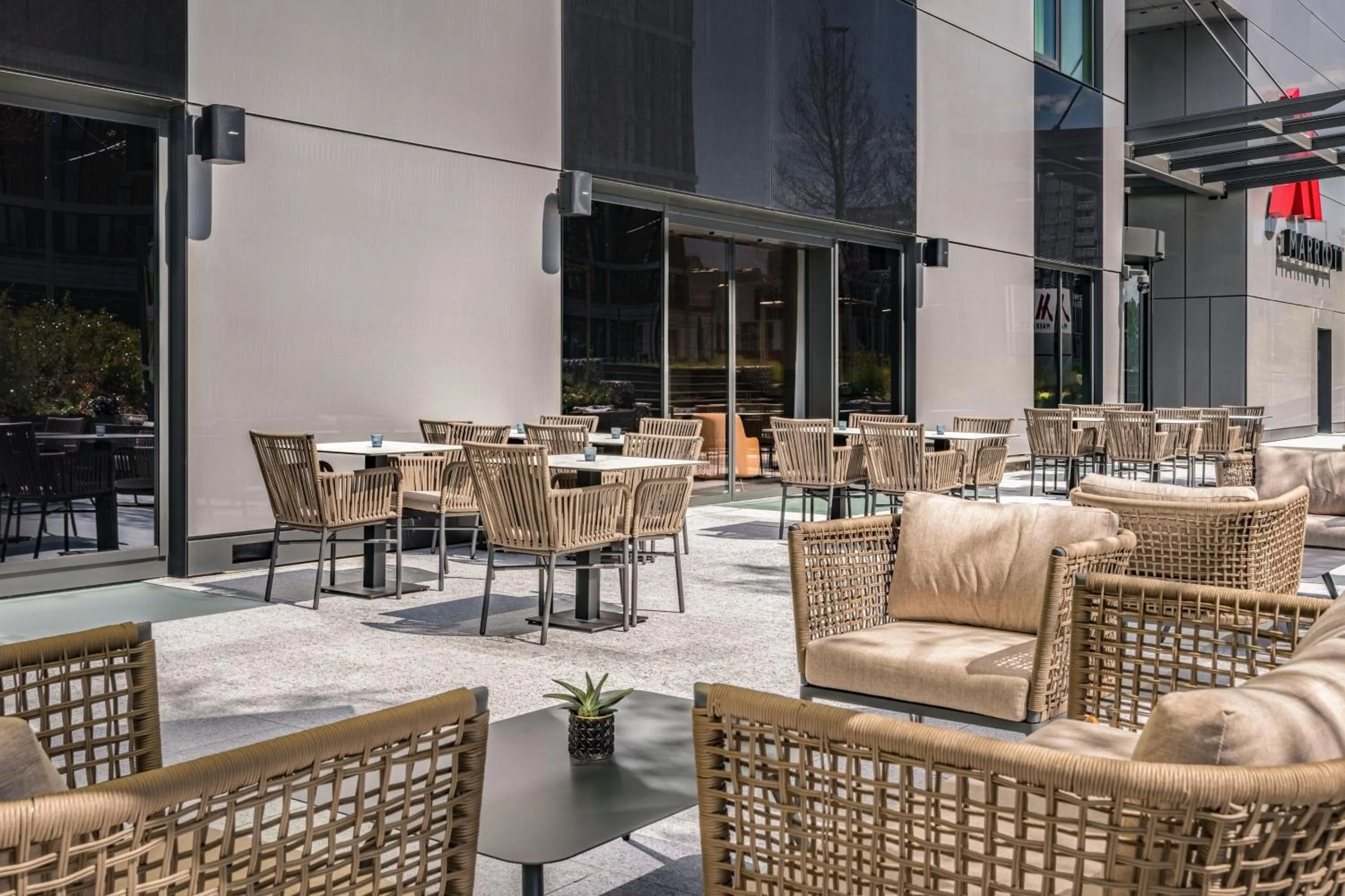 Lounge or bar in Geneva Marriott Hotel