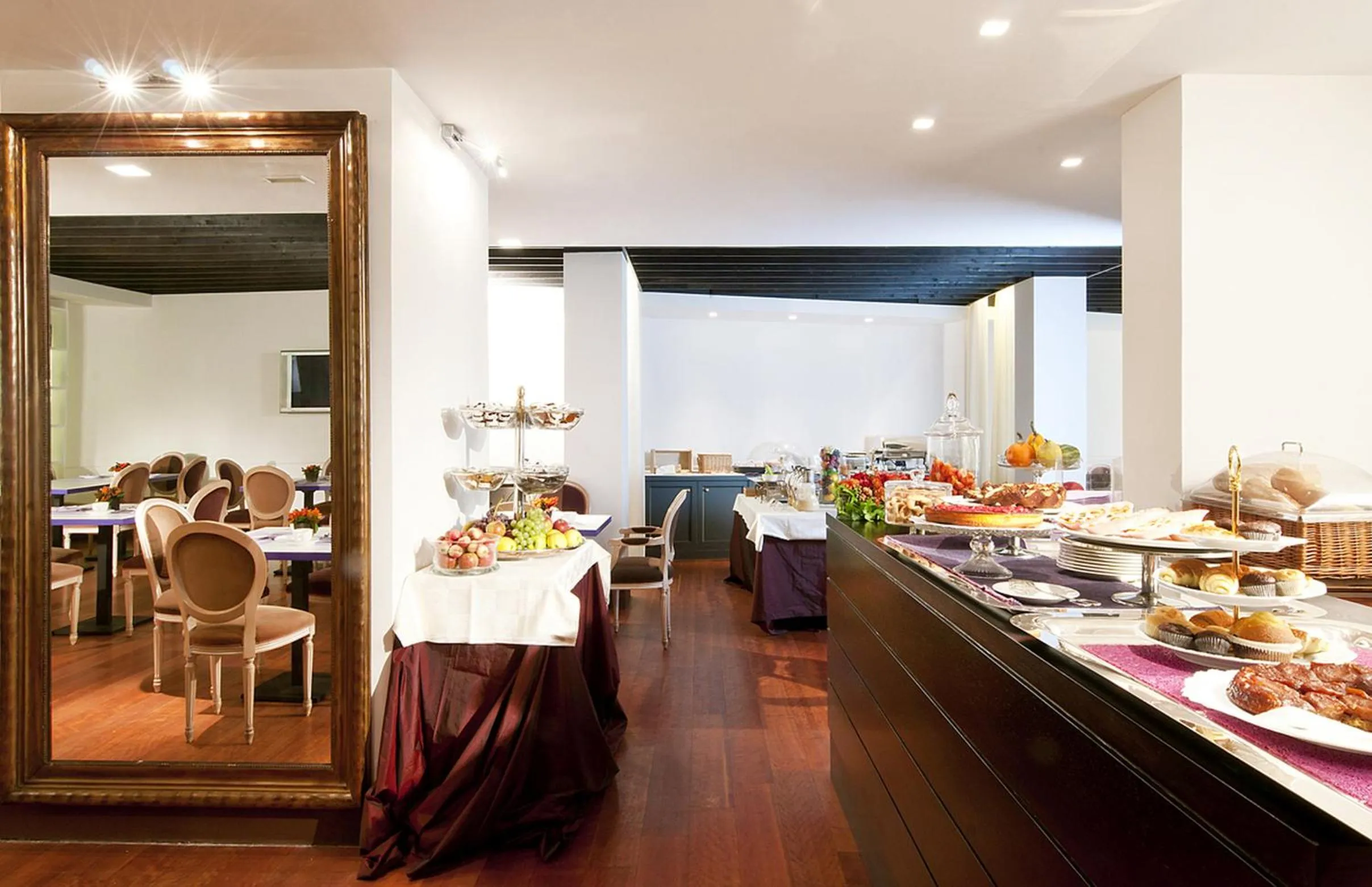 Buffet breakfast in Hotel Fenix