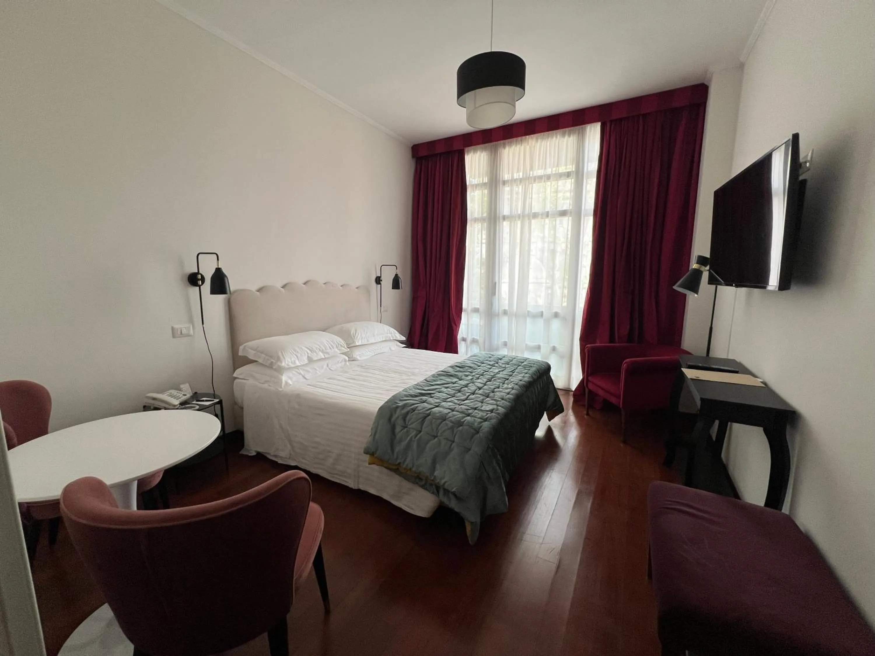 Photo of the whole room, Bed in Hotel Fenix