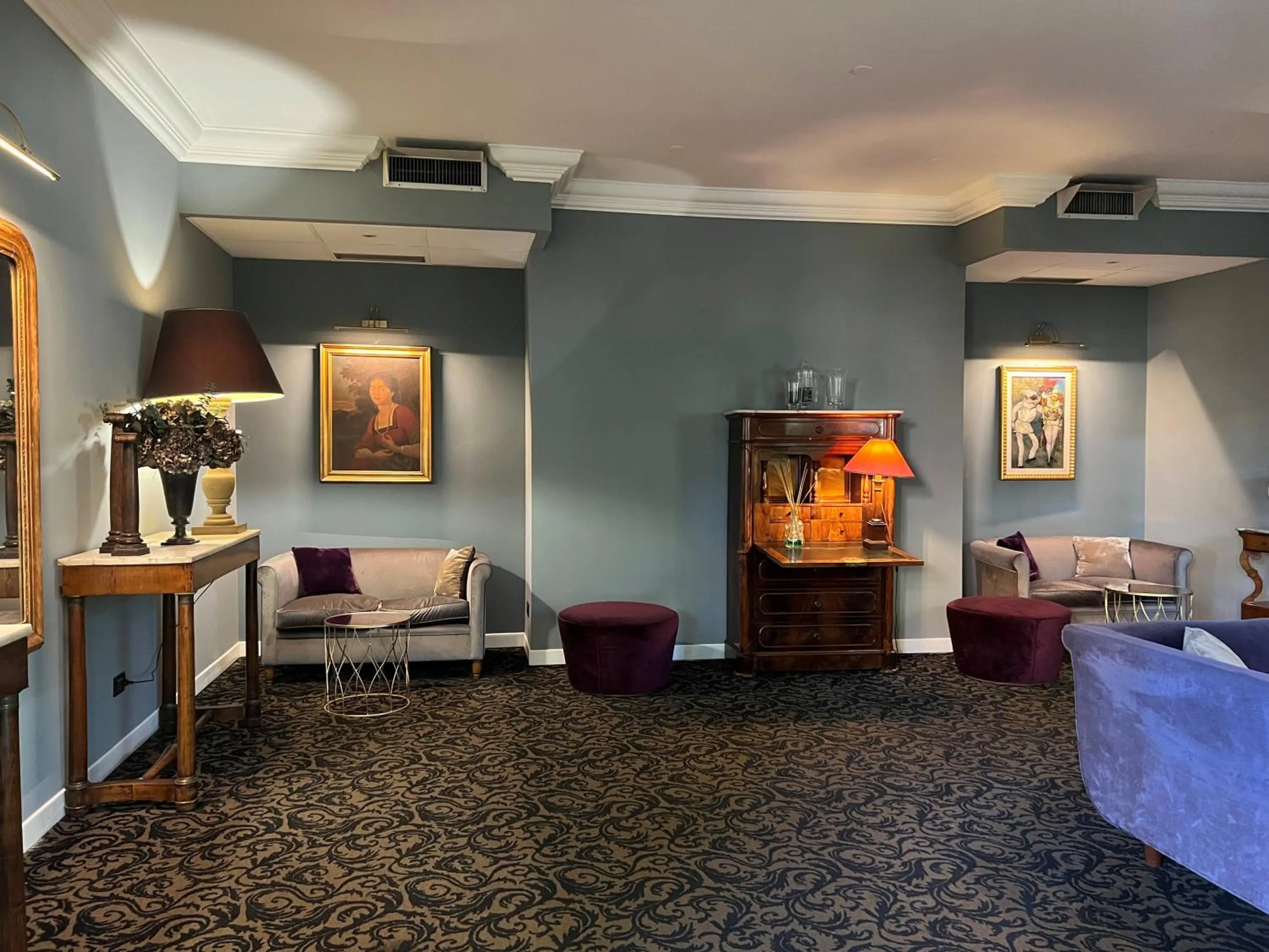 Communal lounge/ TV room in Hotel Fenix