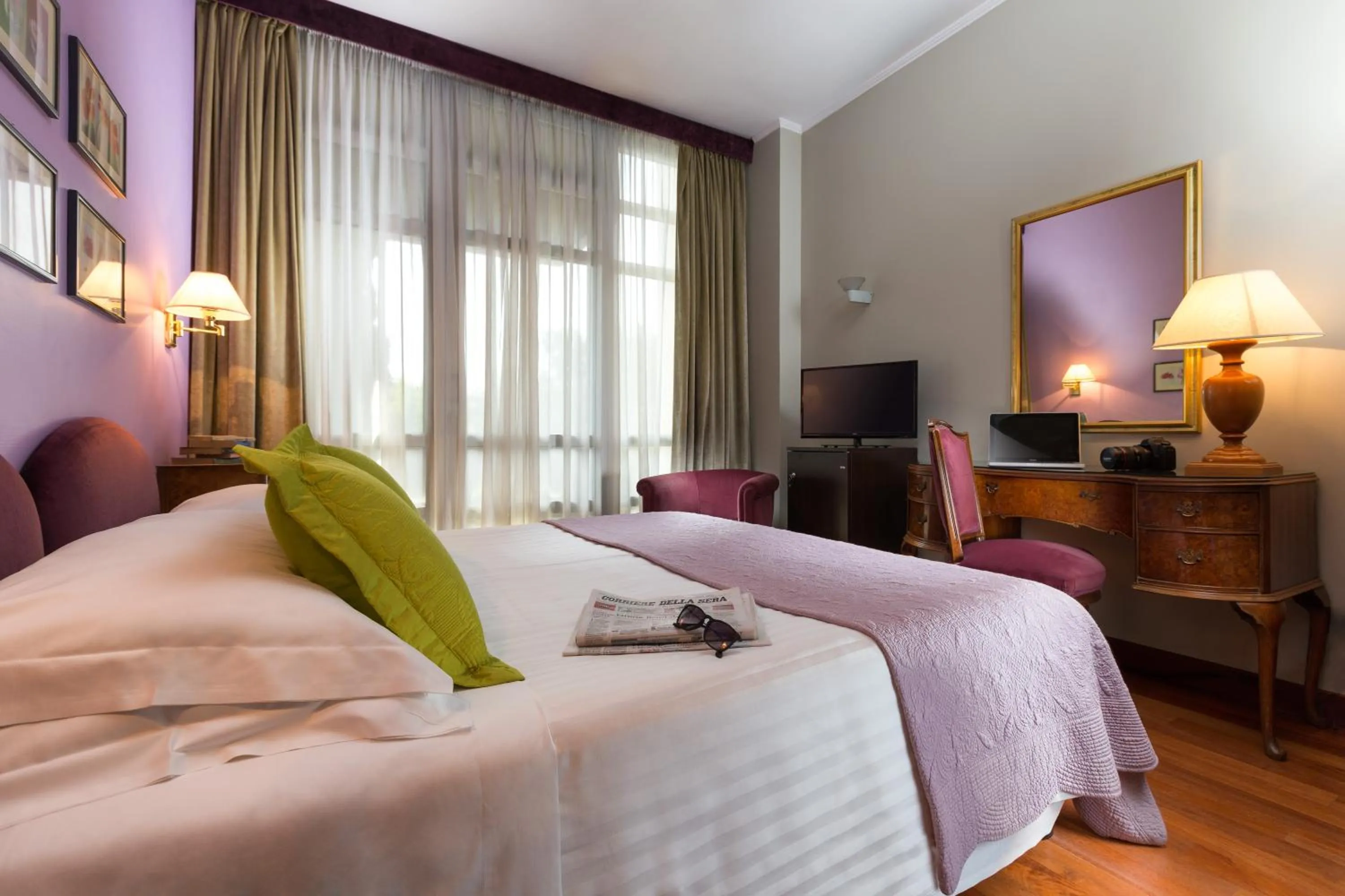 Bedroom, Bed in Hotel Fenix