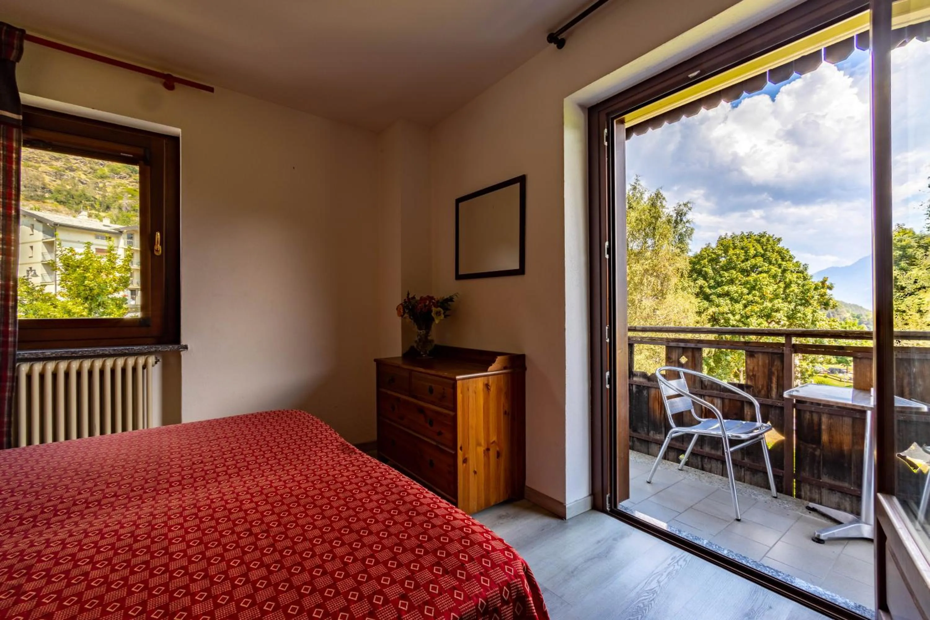 Bedroom, Bed in Hotel Saint Nicolas Gran Paradiso