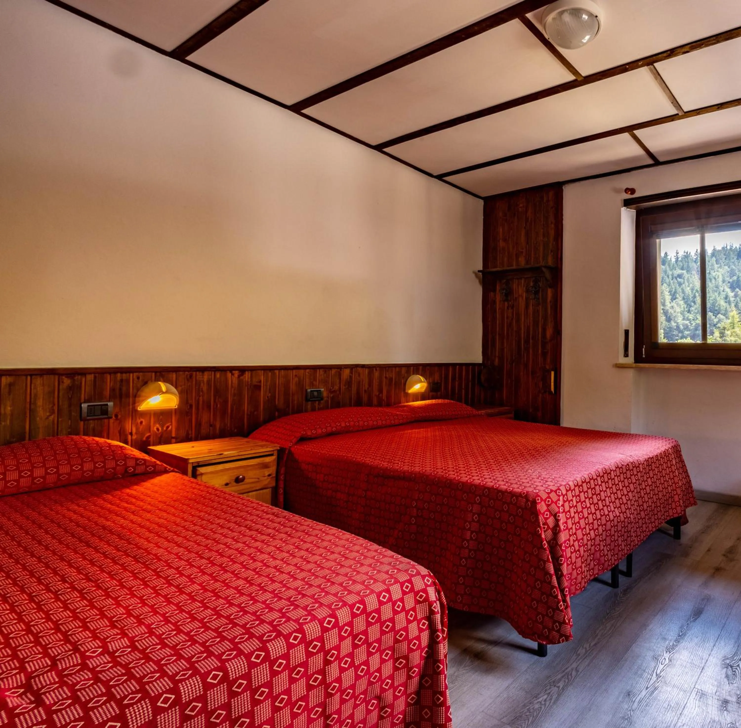 Bedroom, Bed in Hotel Saint Nicolas Gran Paradiso