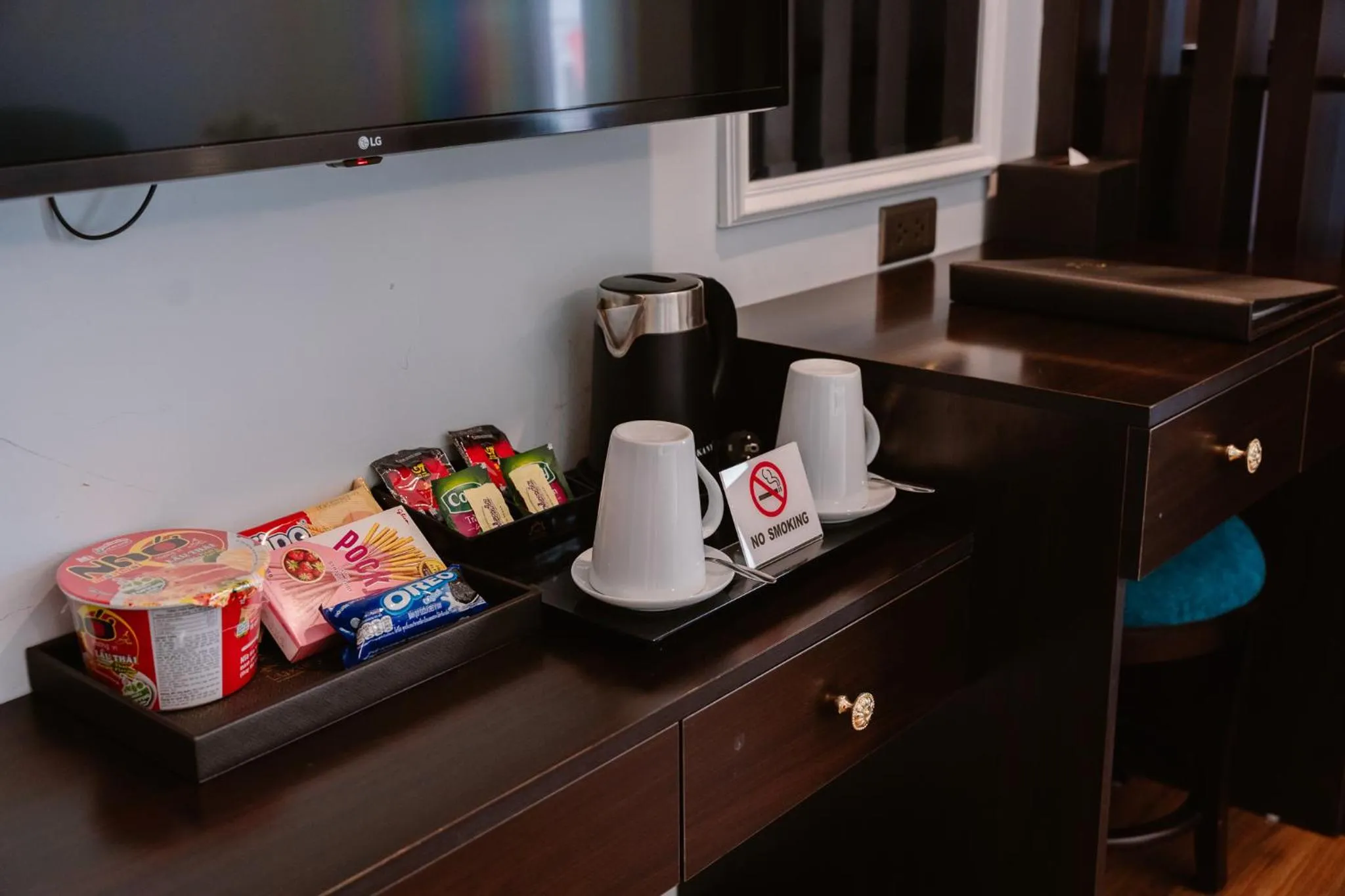 Decorative detail in Hồng Vận Hotel