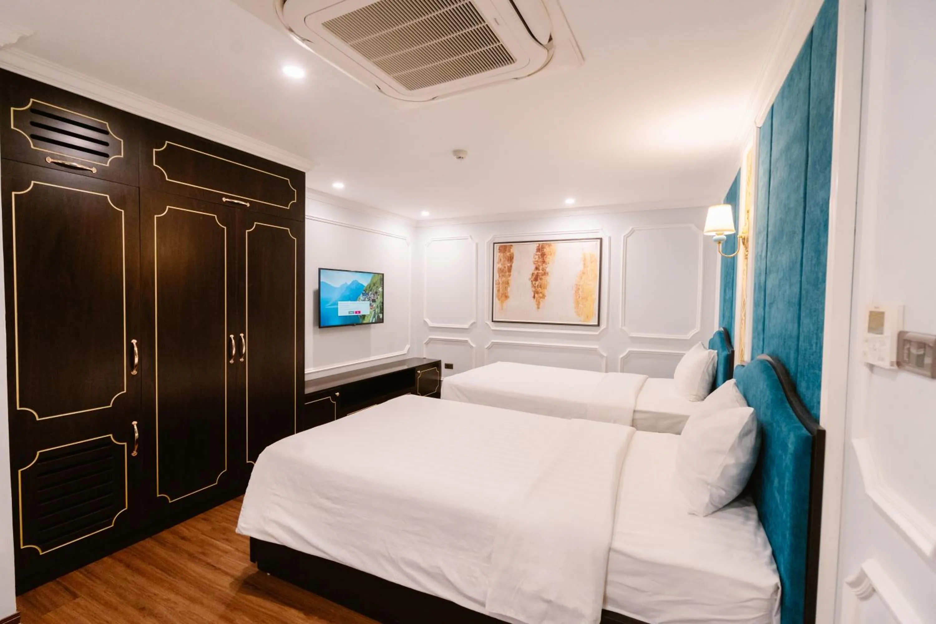 Bedroom, Bed in Hồng Vận Hotel